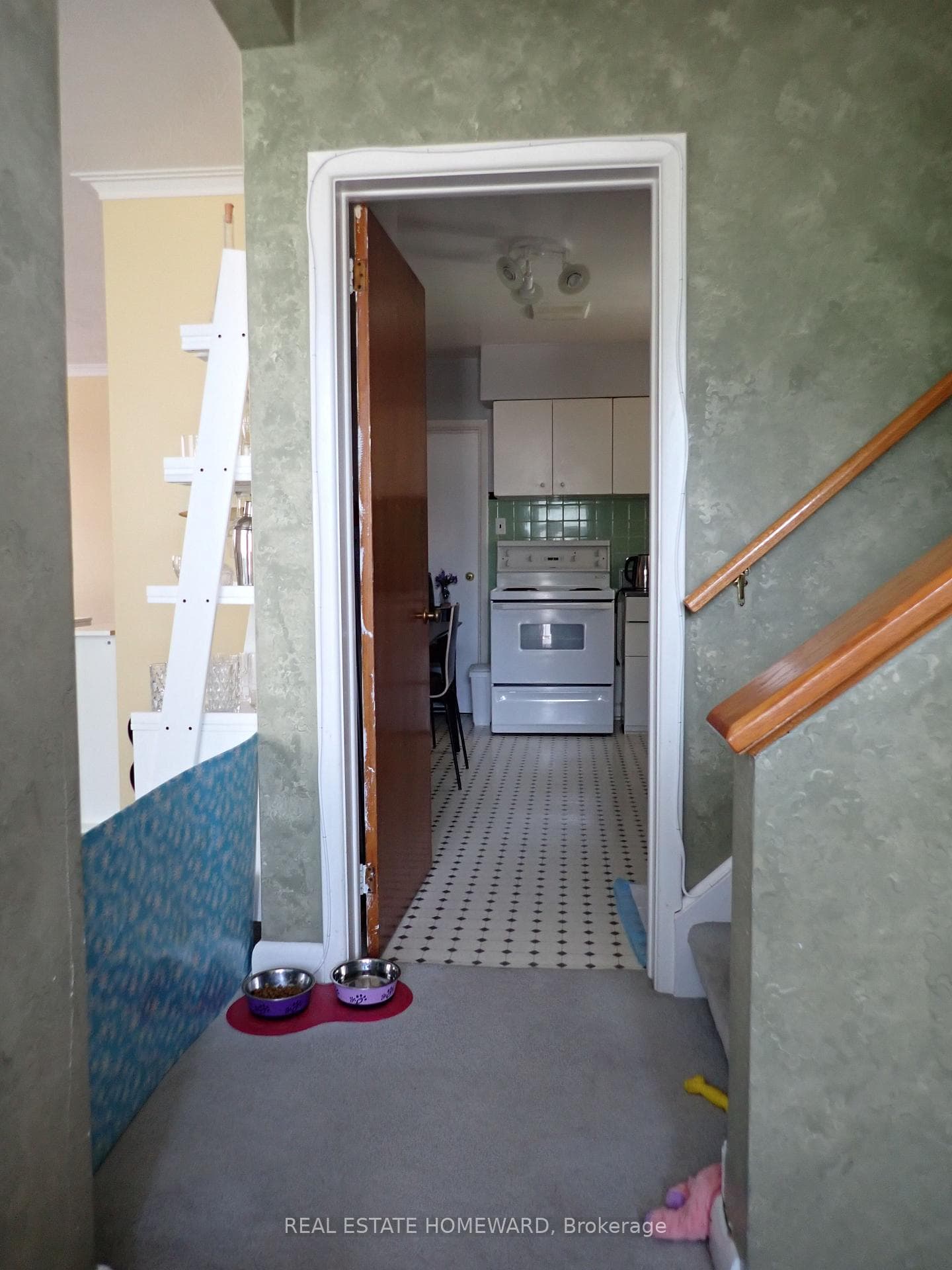 56 Perivale Crescent Unit Front photo 6