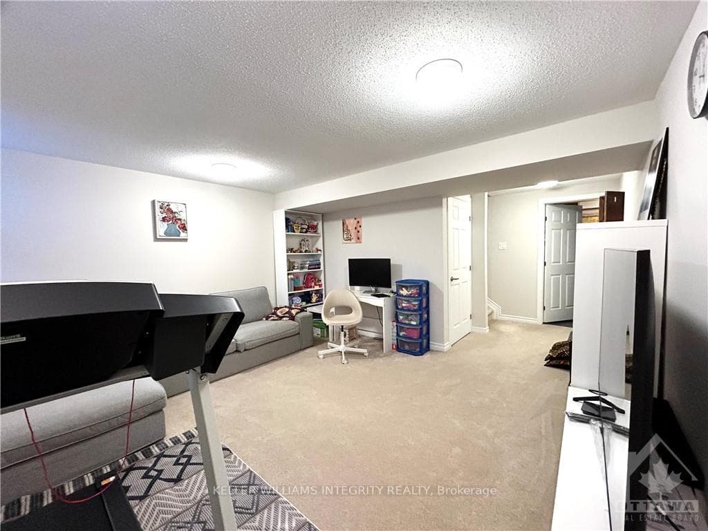 526 FLAGSTAFF Drive photo 21