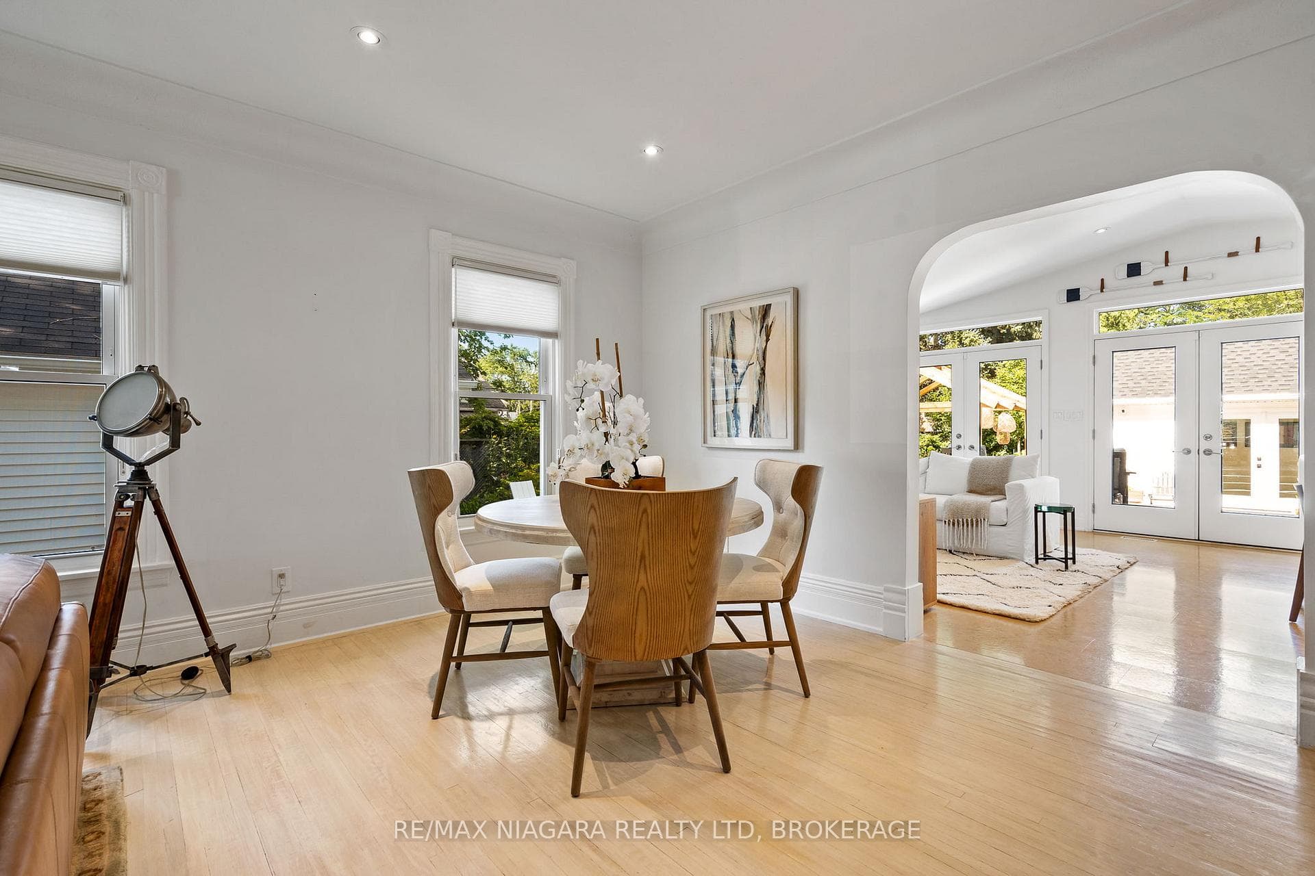 6 Simcoe Street photo 8