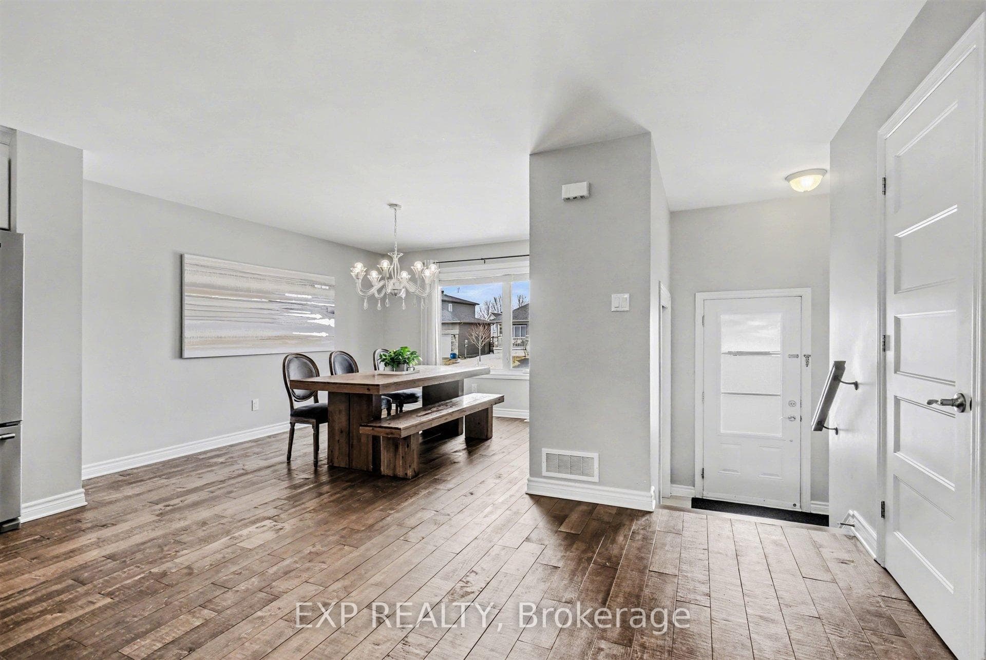 111 DESJARDINS Street photo 4