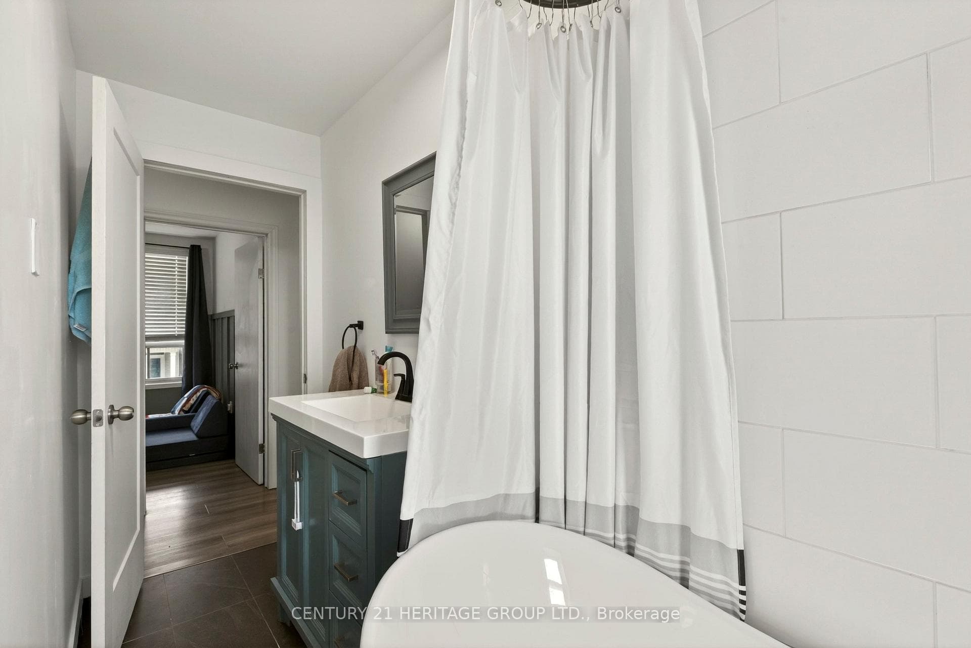 62 Emerald Street photo 27