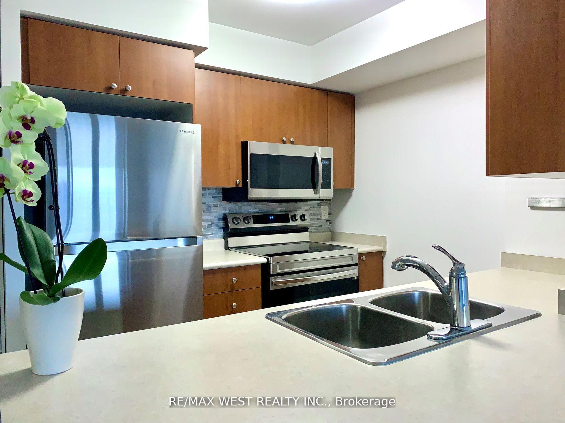 60 Heintzman Street Unit 937 photo 7