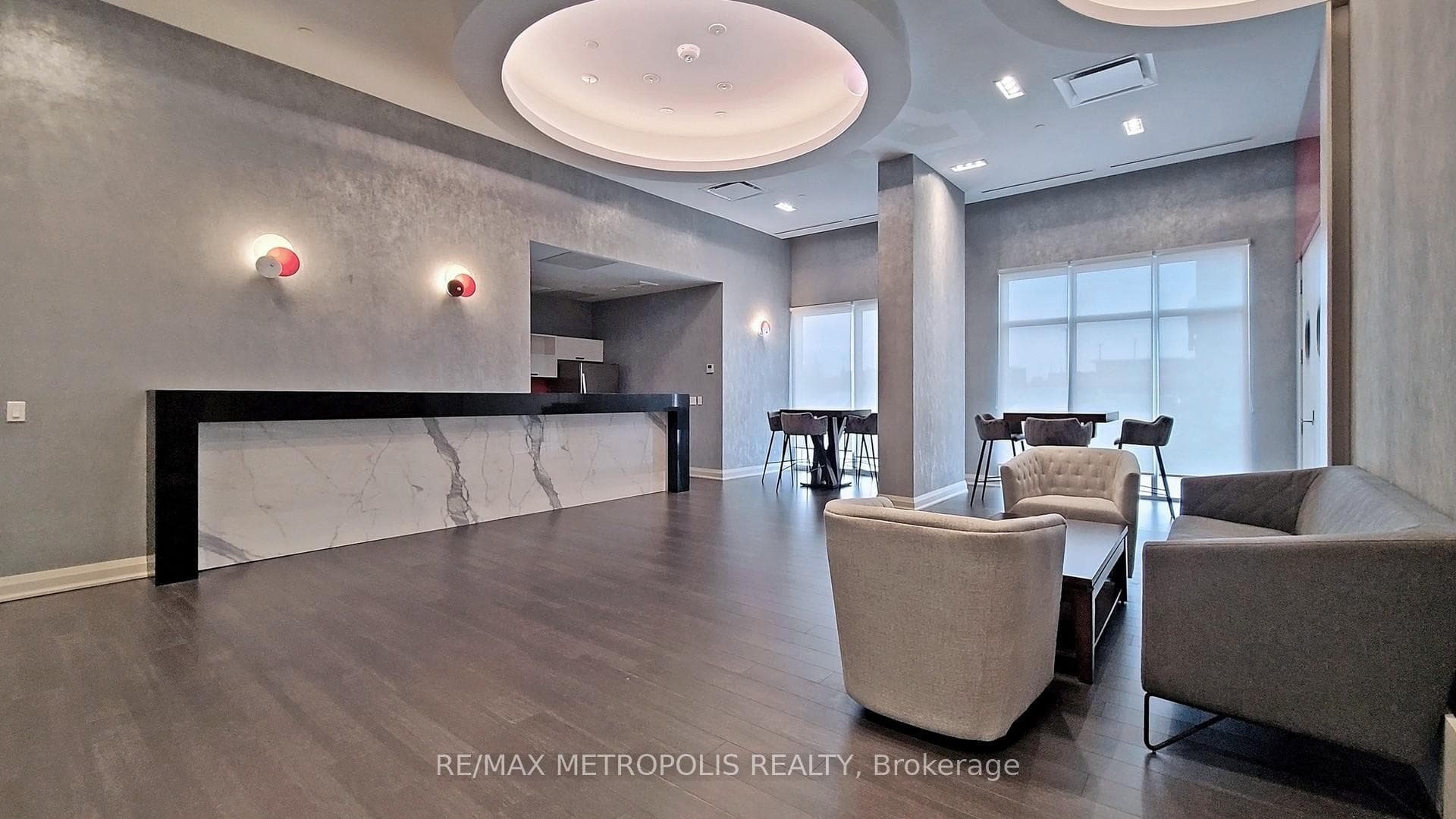 30 Meadowglen Place Unit 2405 photo 4