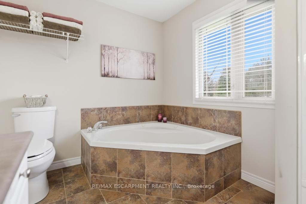 80 Lister Avenue photo 15