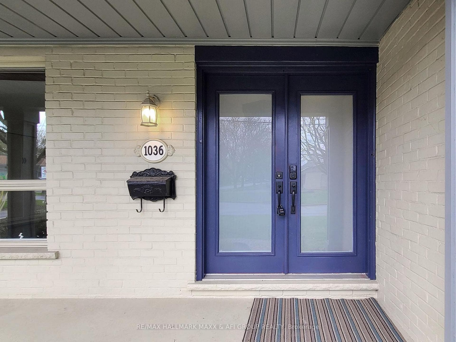 1036 Marley Crescent photo 2