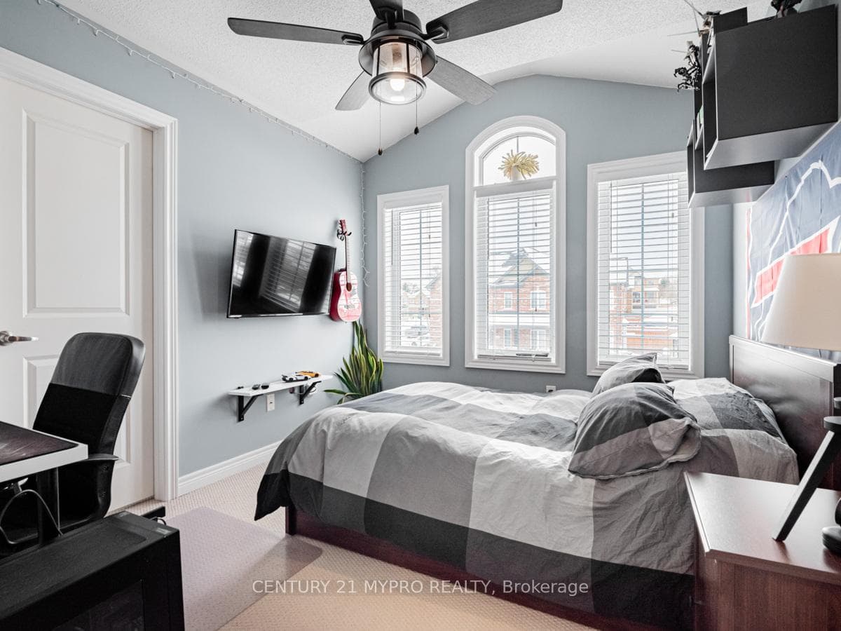 142 Fortis Crescent photo 22
