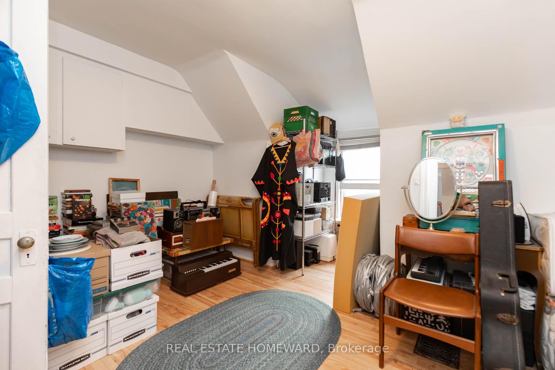 110 Beatrice Street photo 27