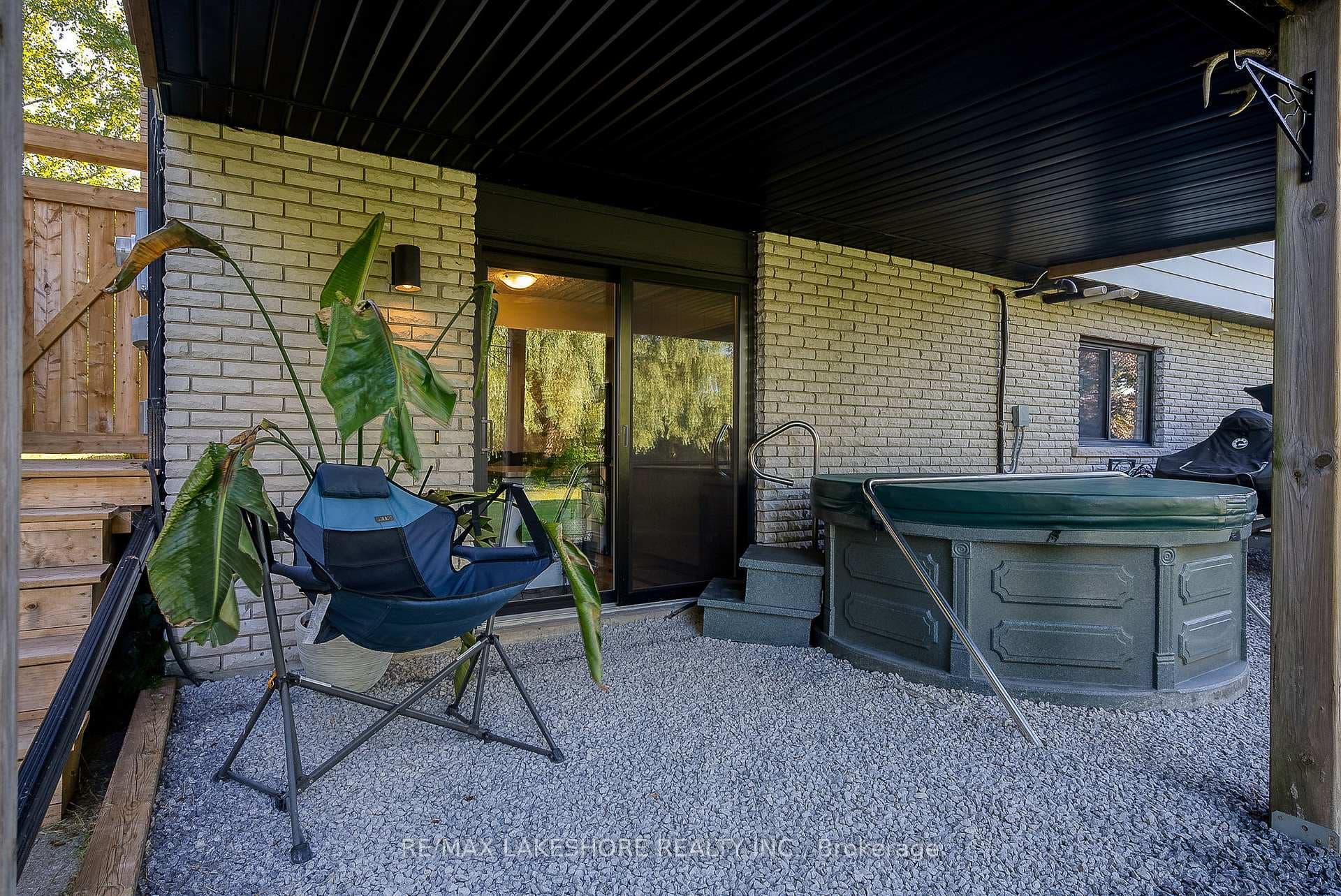 2555 TELEVISION Road photo 28