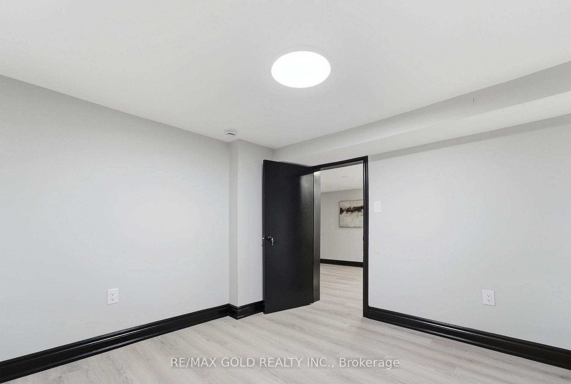 2702 Embleton Road photo 33
