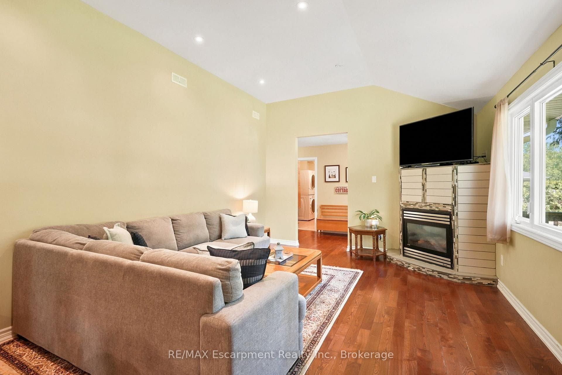 16 Hiawatha Road photo 18