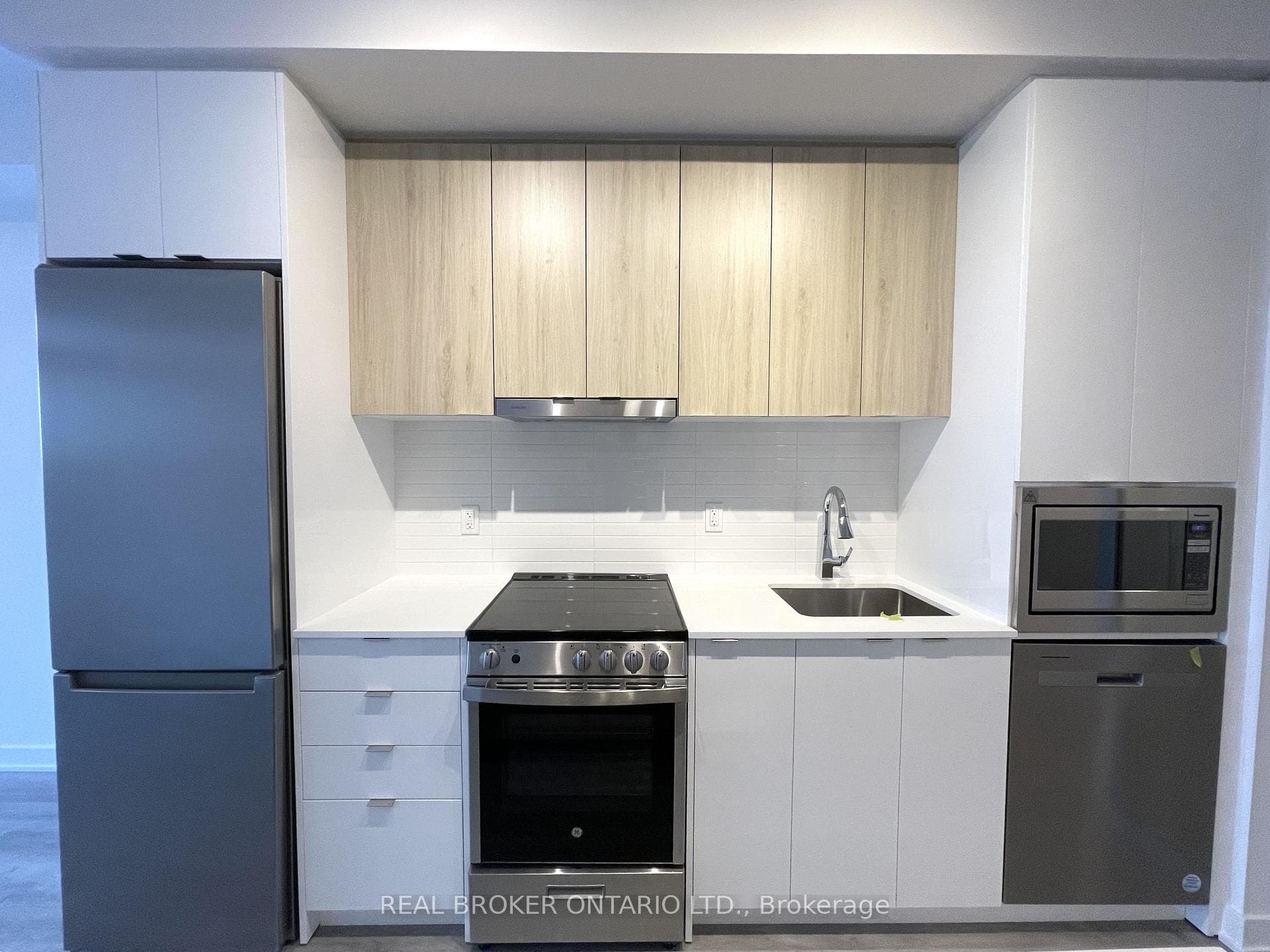 50 Upper Mall Way Unit 2009 photo 9