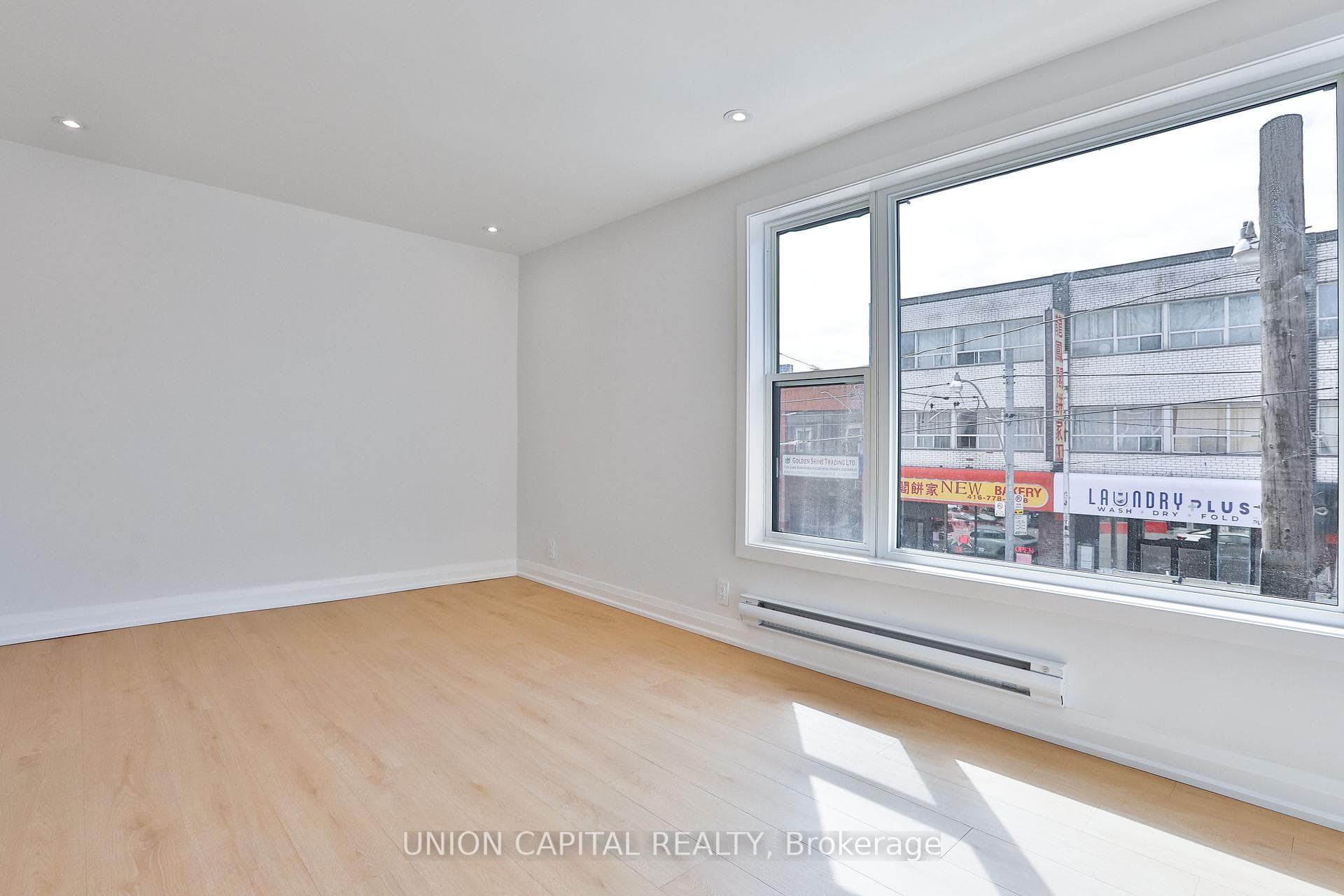 612 Gerrard Street Unit 1 photo 5