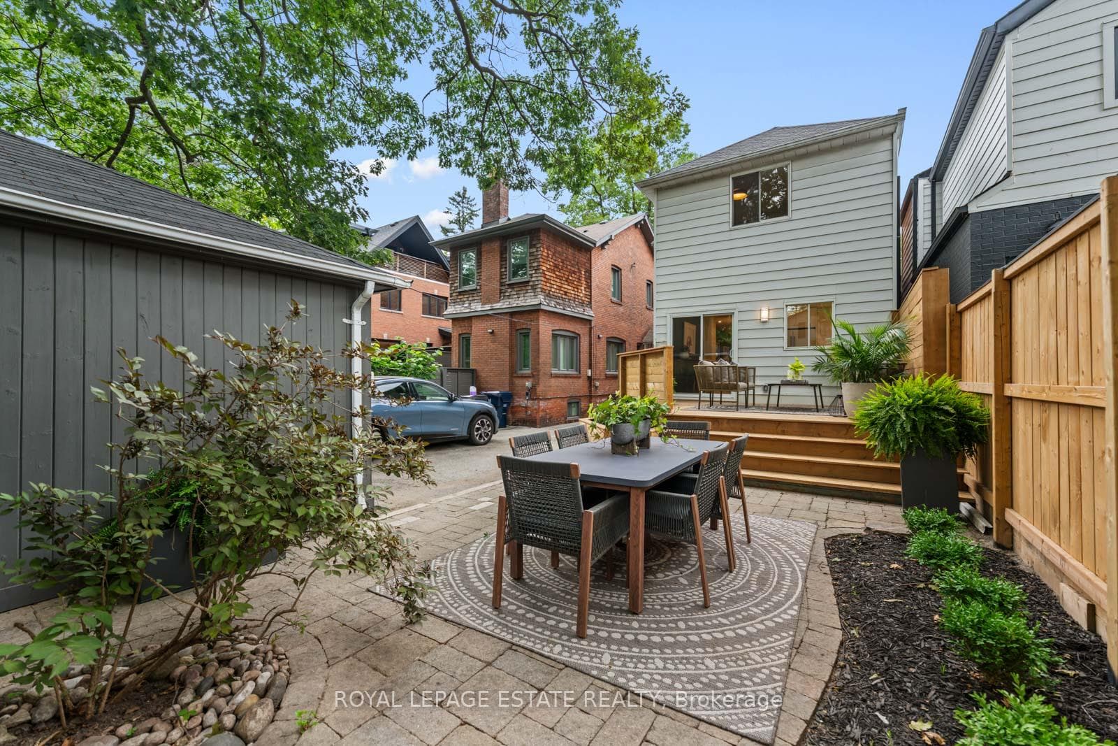 160 Silver Birch Avenue photo 3