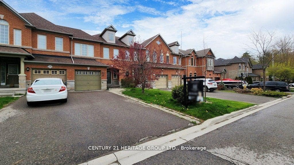 24 Shemer Drive photo 3