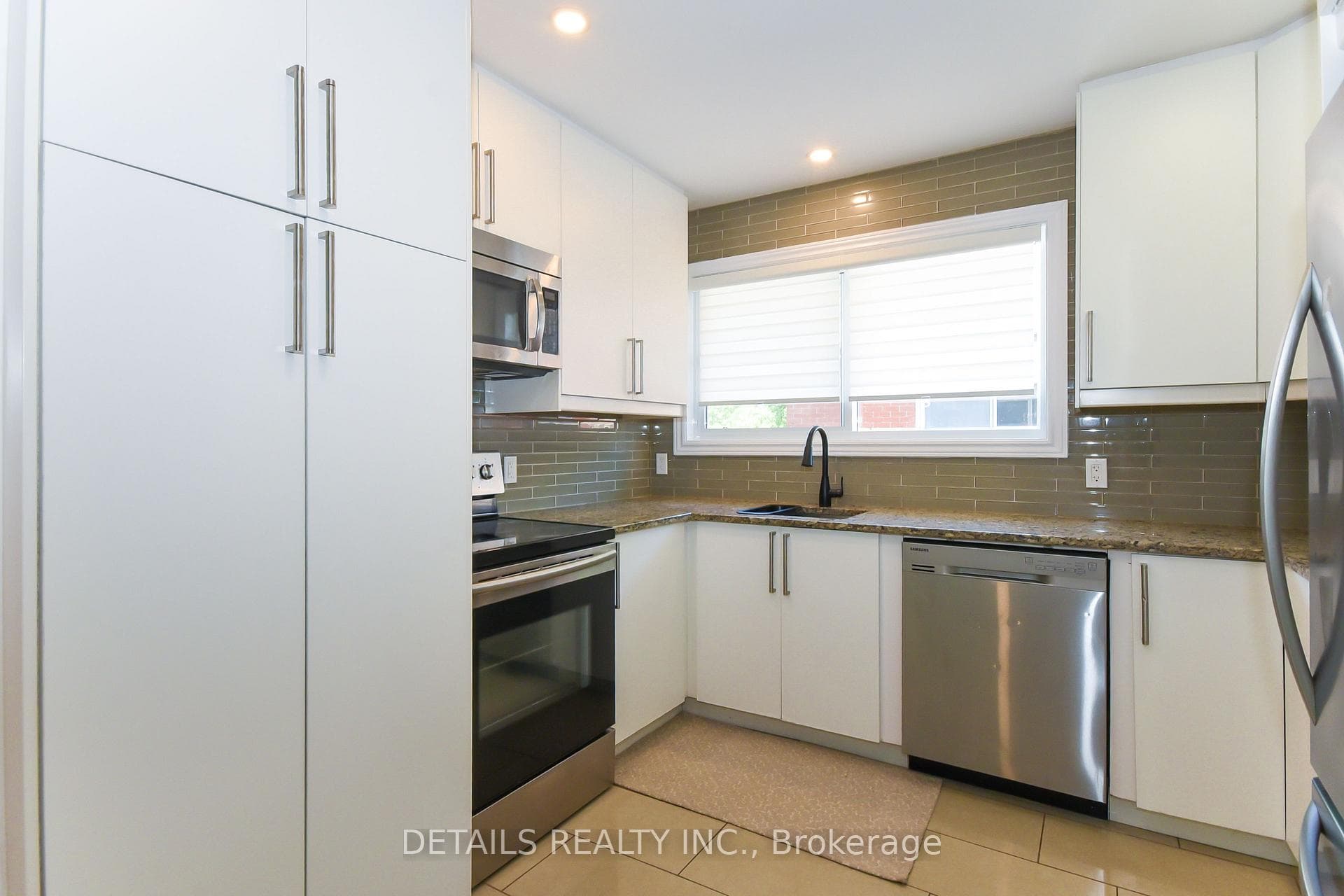 1255 Highgate Road photo 6