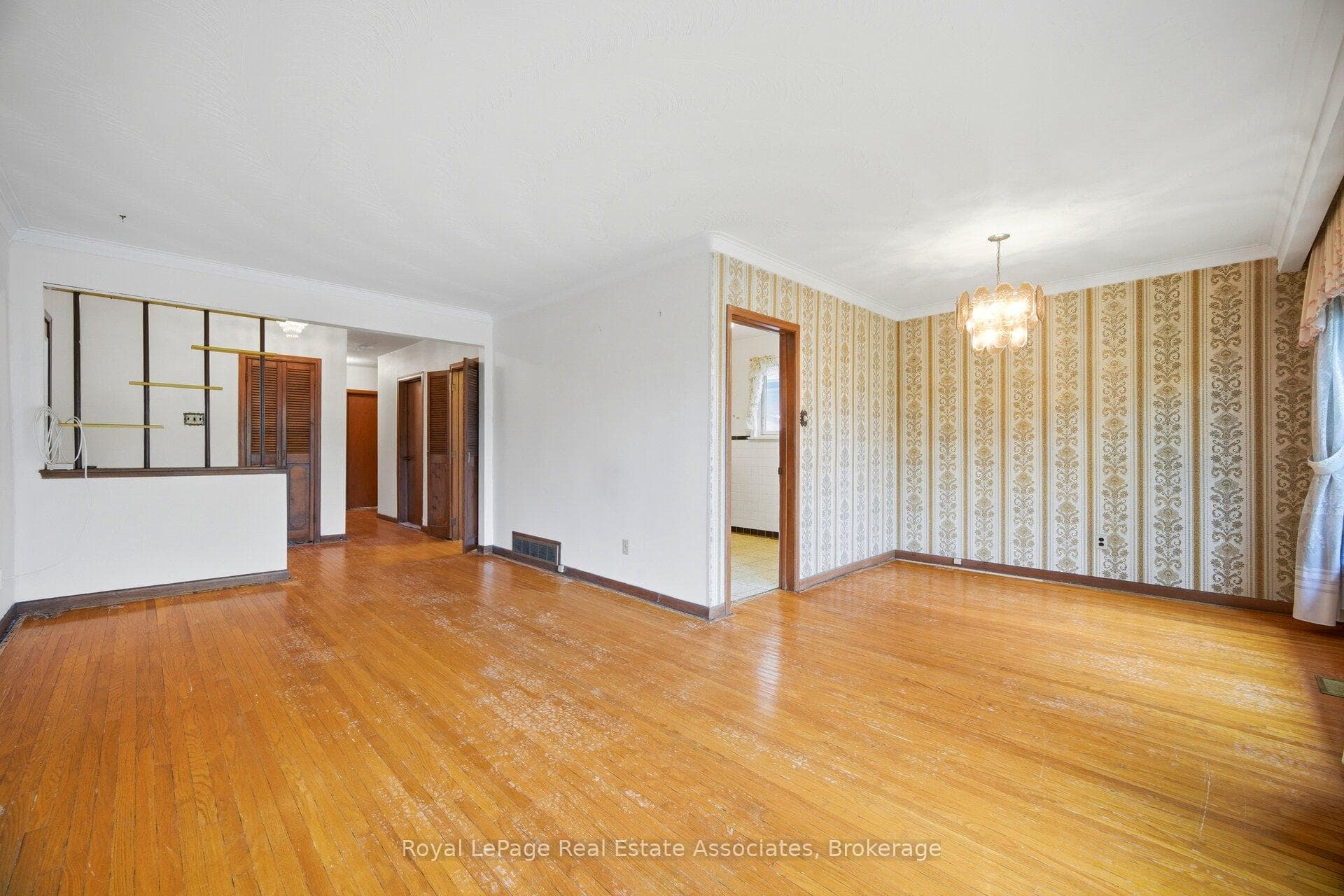 193 Kingsview Boulevard photo 10