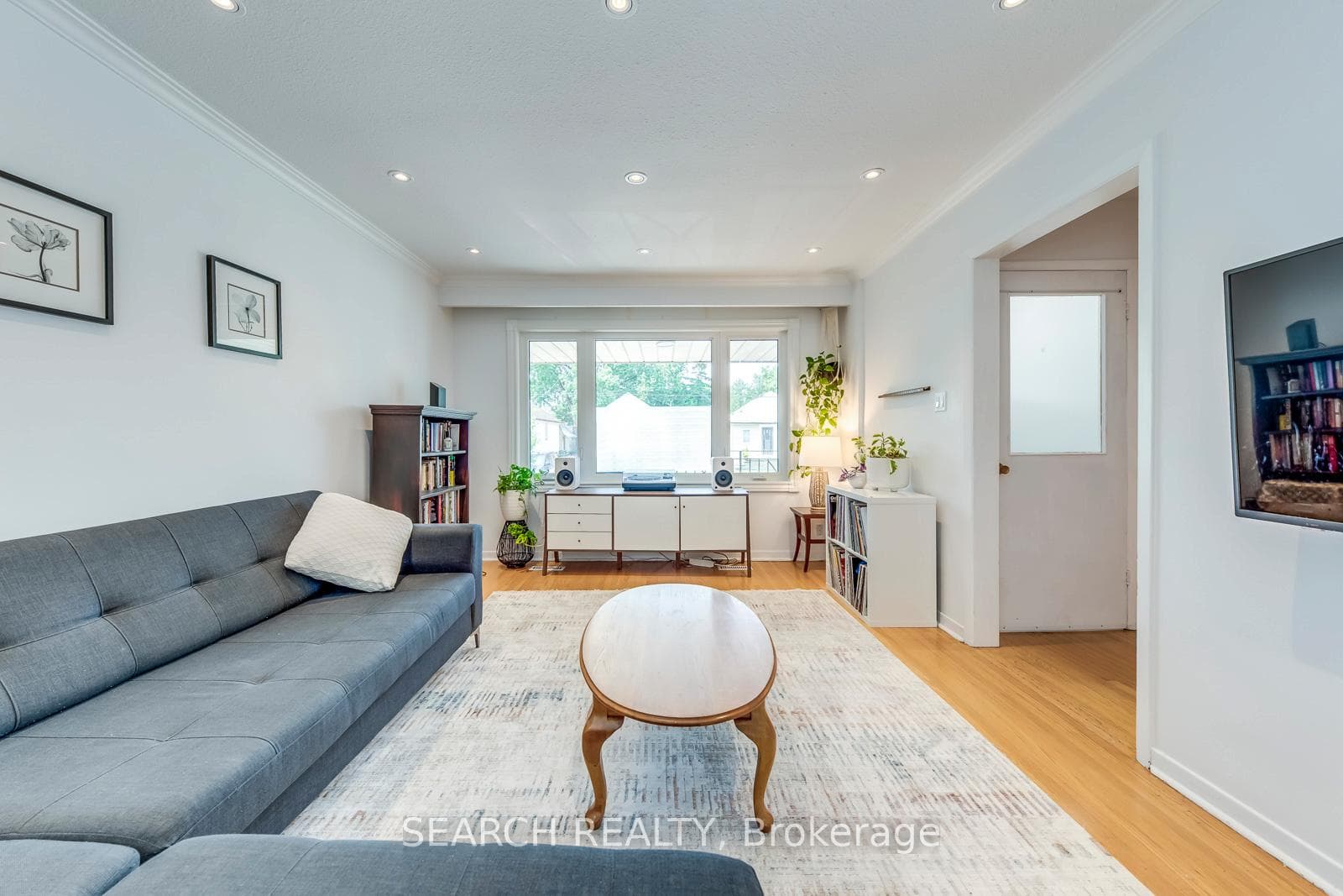 137 Leyton Avenue photo 4