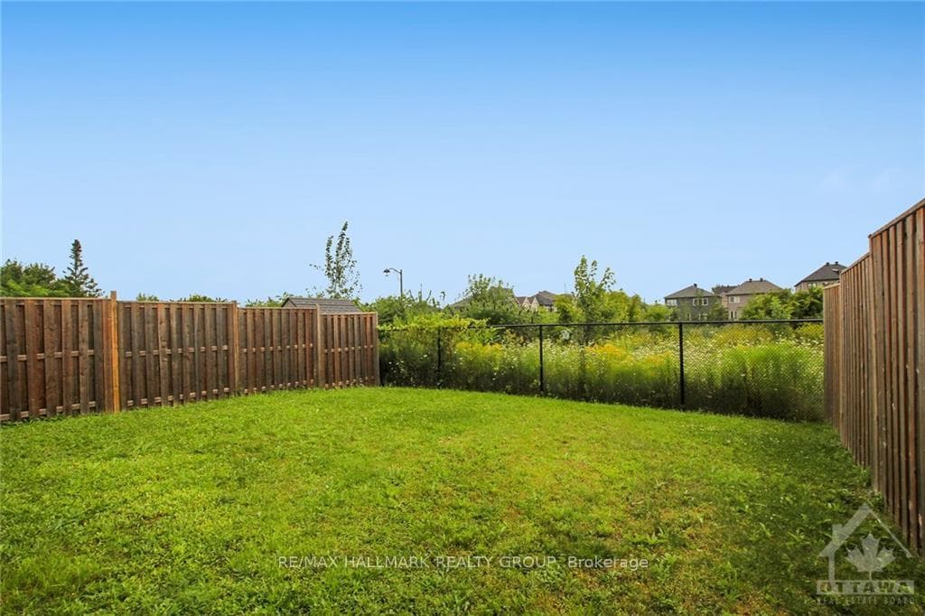 146 DISCOVERY Crescent photo 27