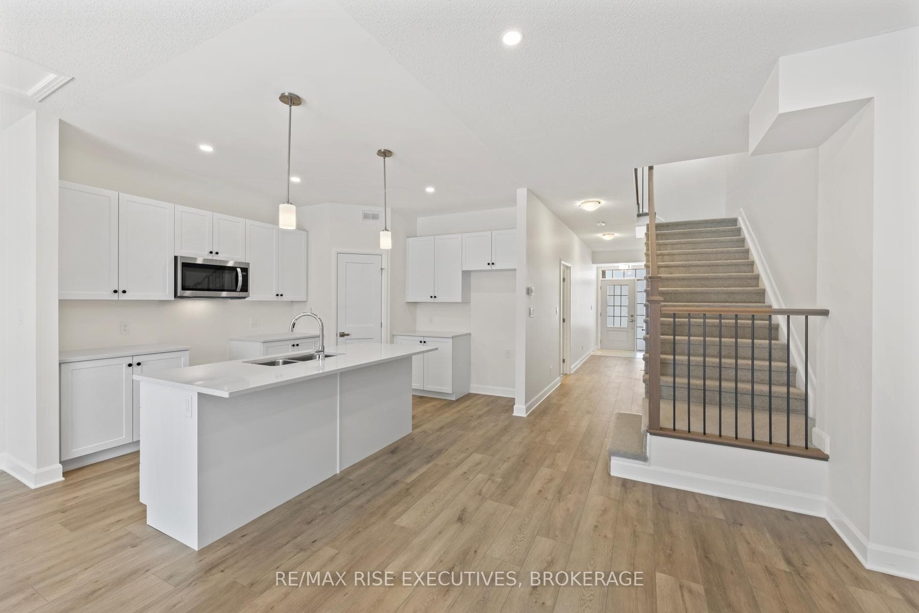 410 Buckthorn Drive photo 5