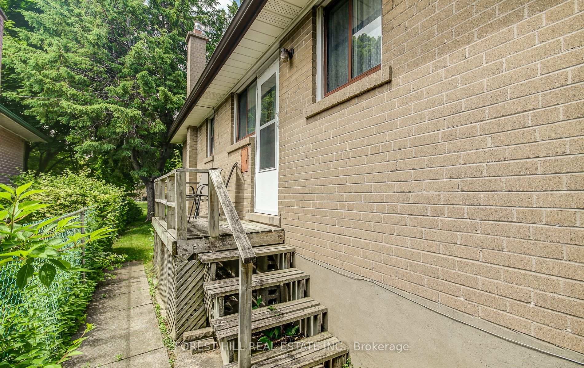 18 Hurley Crescent photo 33