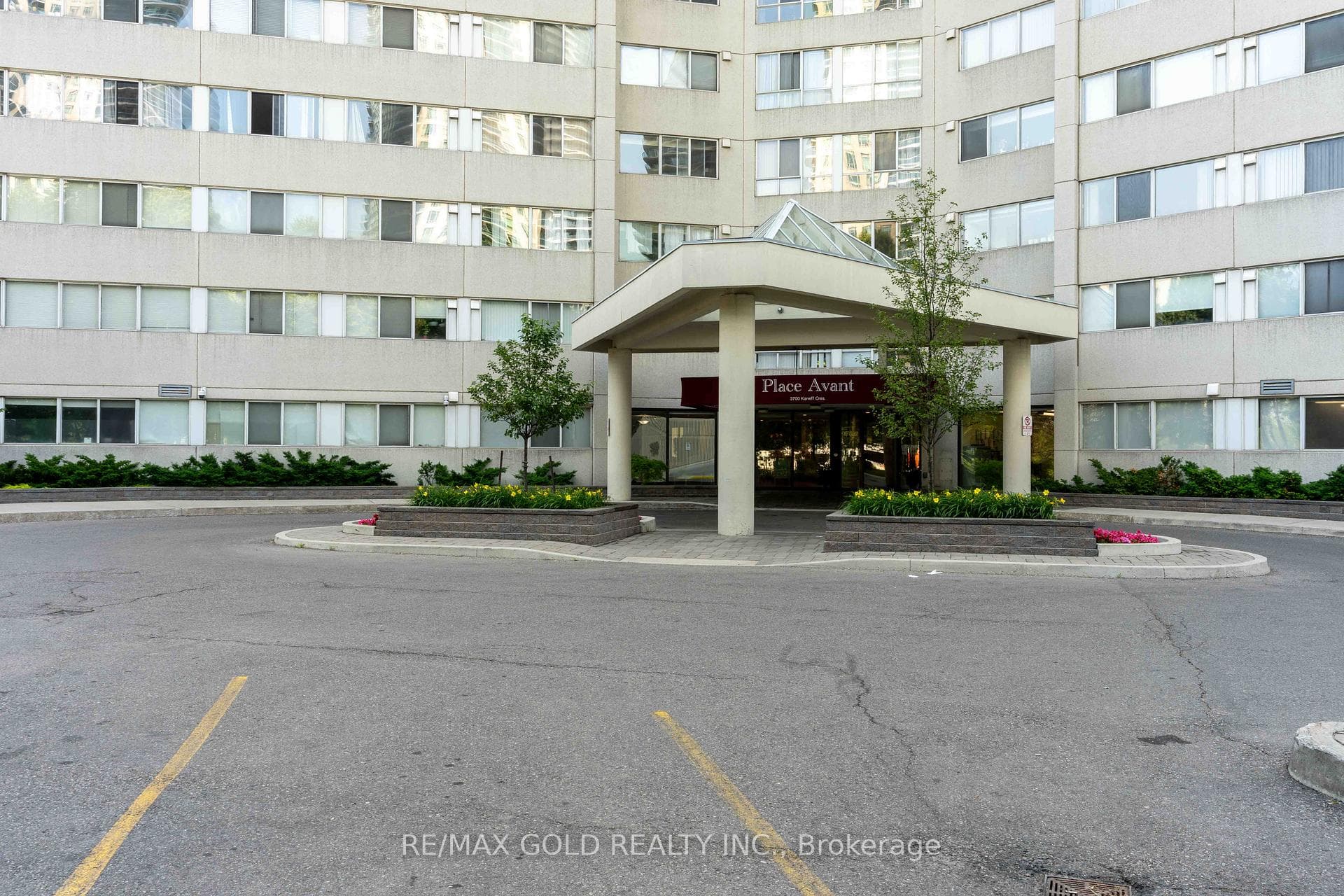 3700 Kaneff Crescent Unit 2101 photo 5