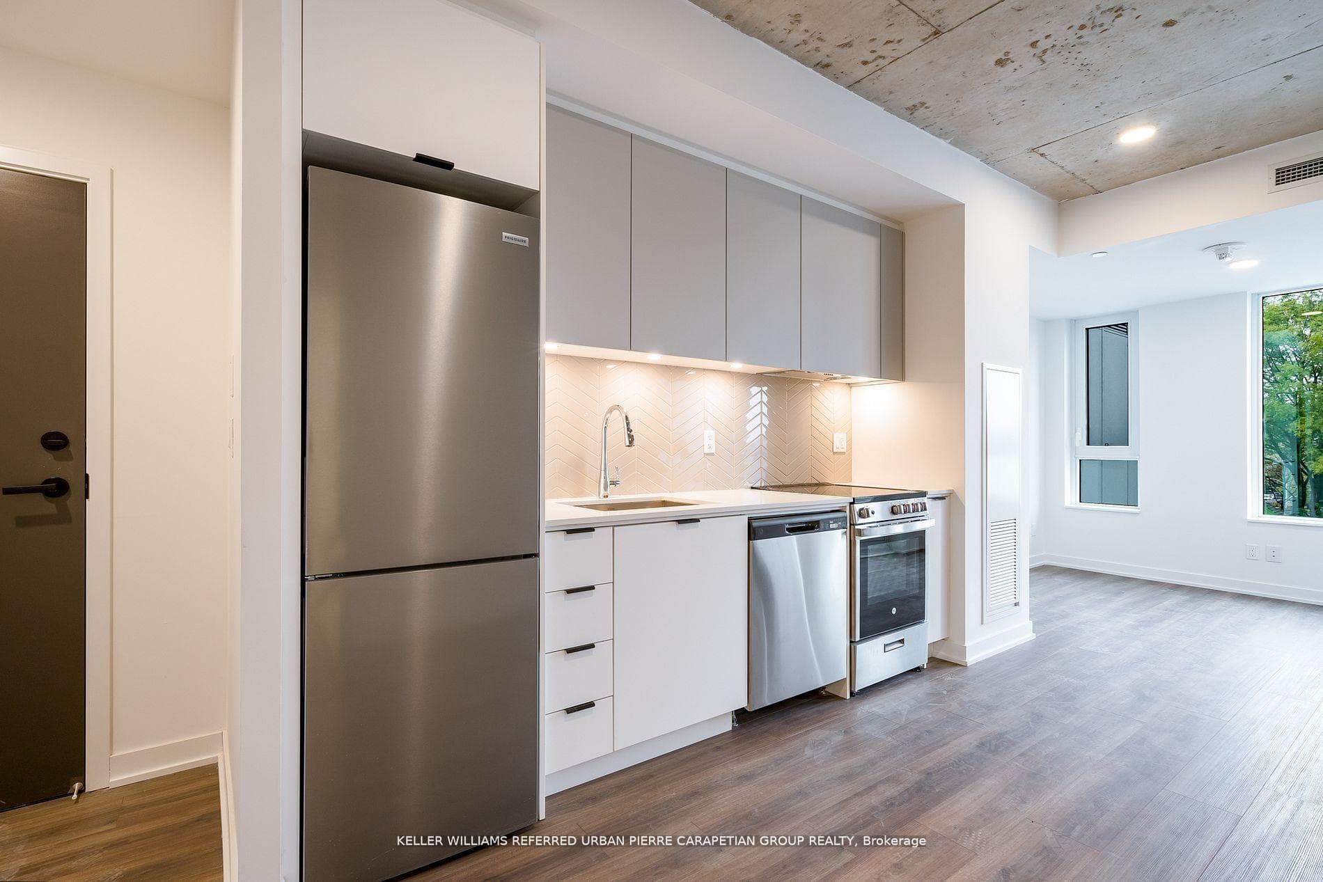 57 Brock Avenue Unit 407 photo 8