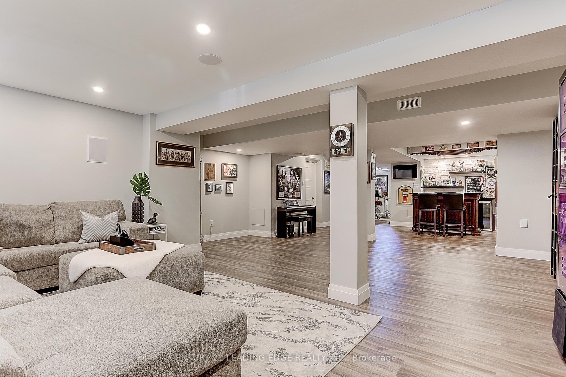 9 ARNOLD Crescent photo 33