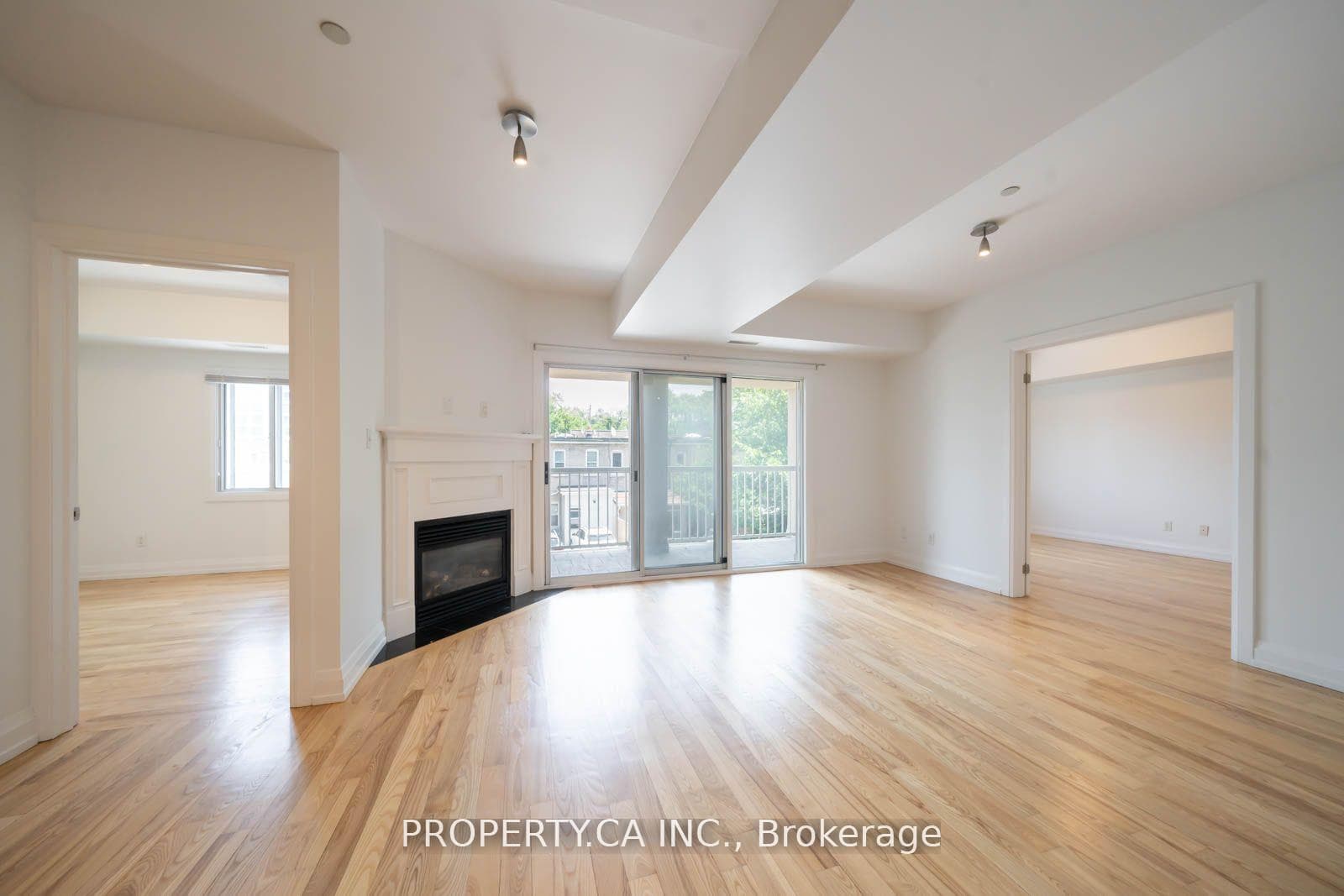 473 Dupont Street Unit 3 photo 2