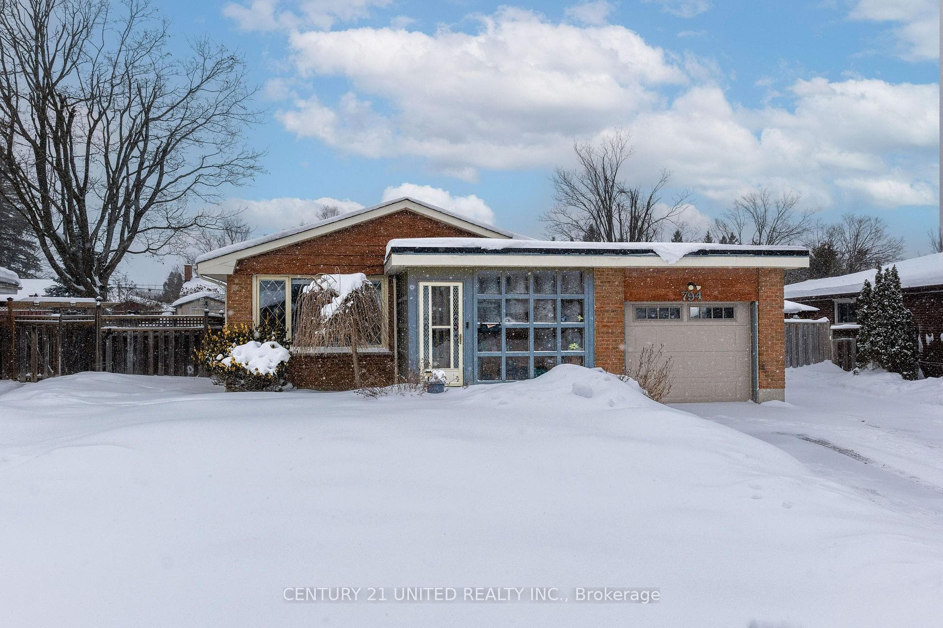 794 Foxe Street photo 1