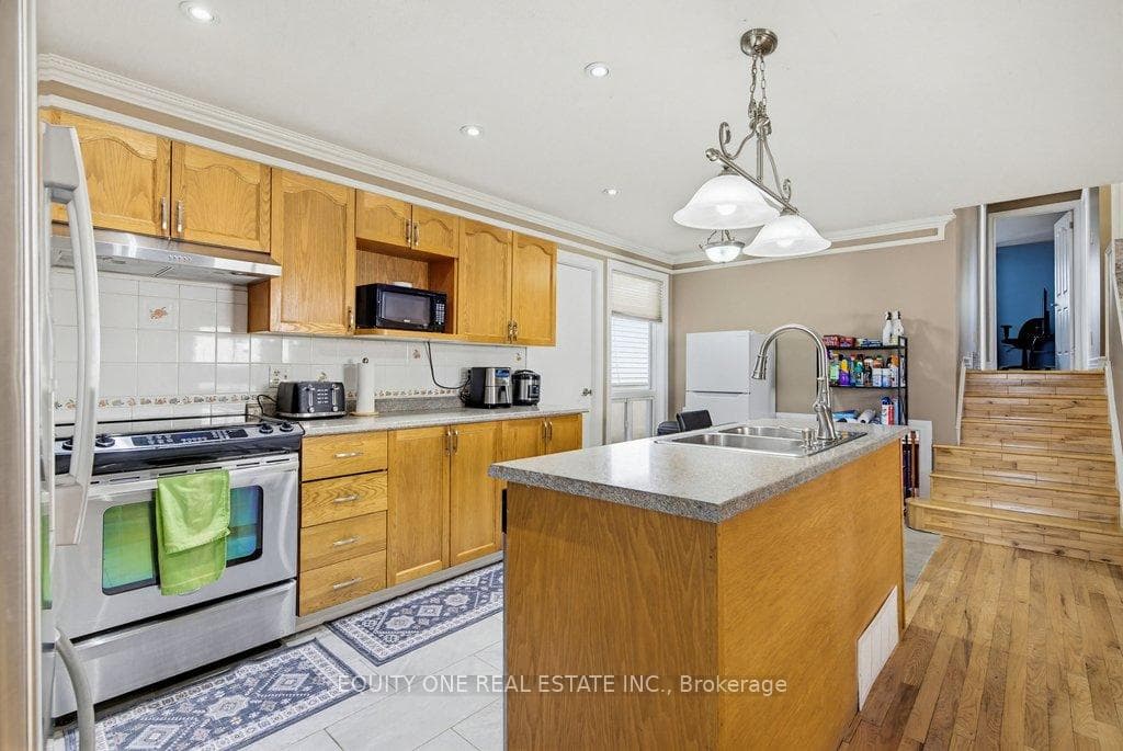 1112 Burgundy Lane photo 9