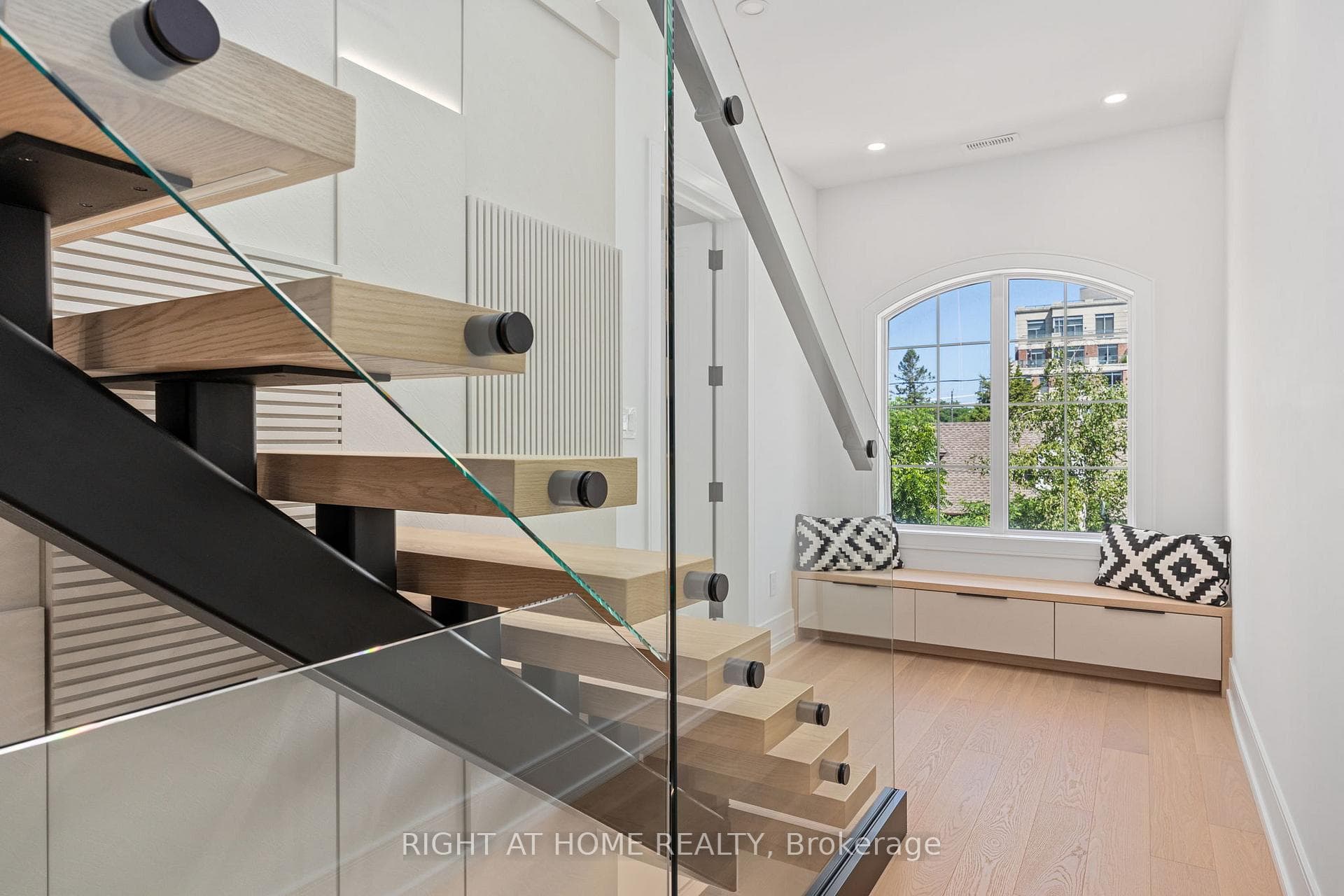 33 Thorndale Avenue photo 36
