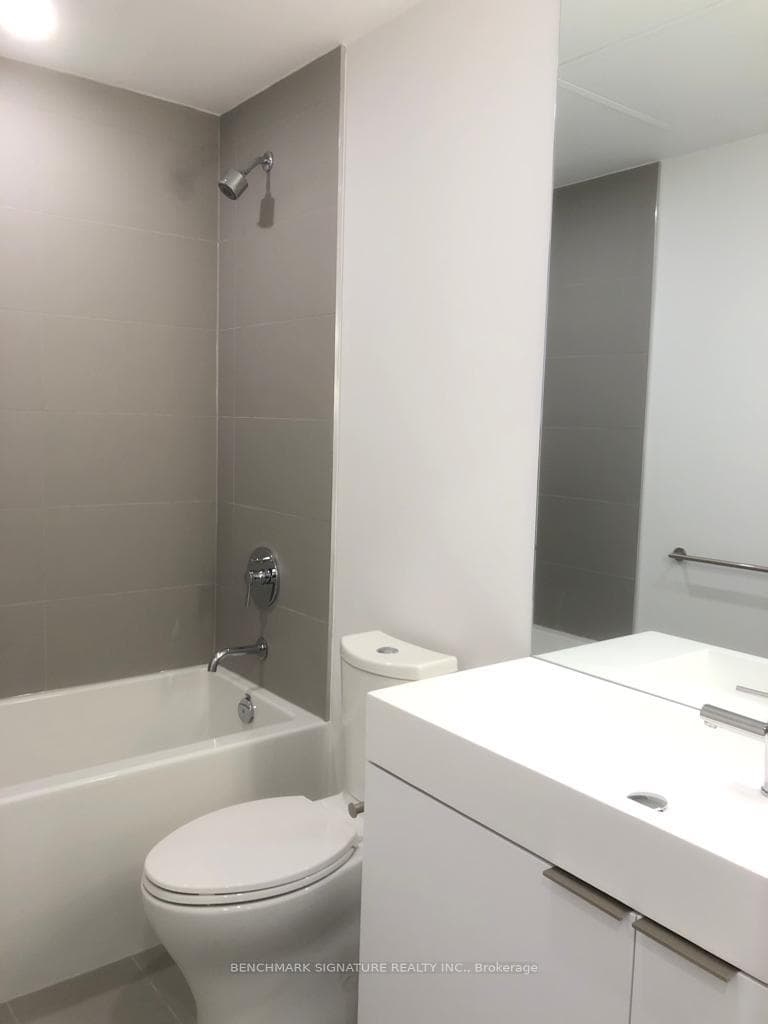 33 Helendale Avenue Unit 1401 photo 9