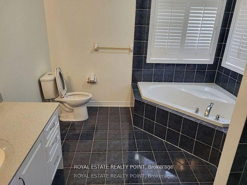 26 Strathdale Road Unit Upper photo 8