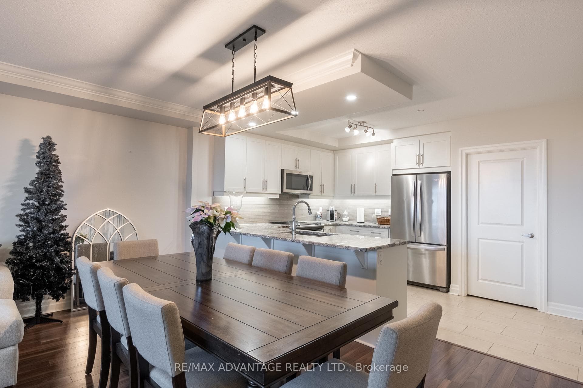 260 Villagewalk Boulevard Unit 603 photo 9