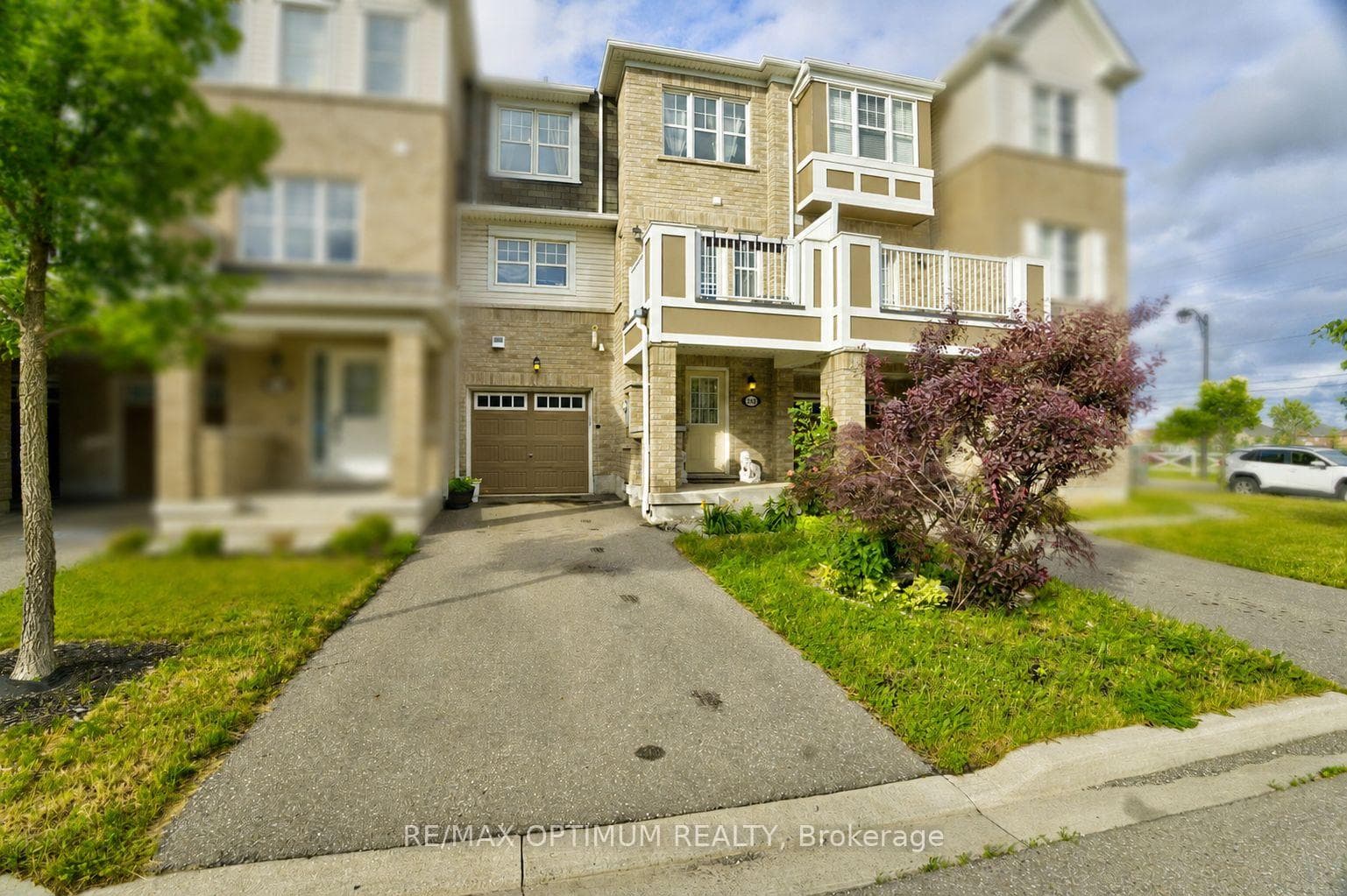 583 Laking Terrace photo 4