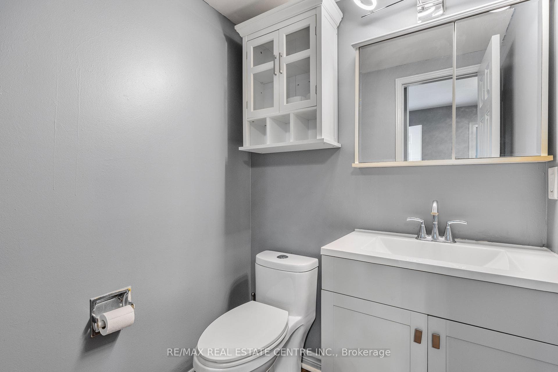 1305 Charter Crescent photo 16