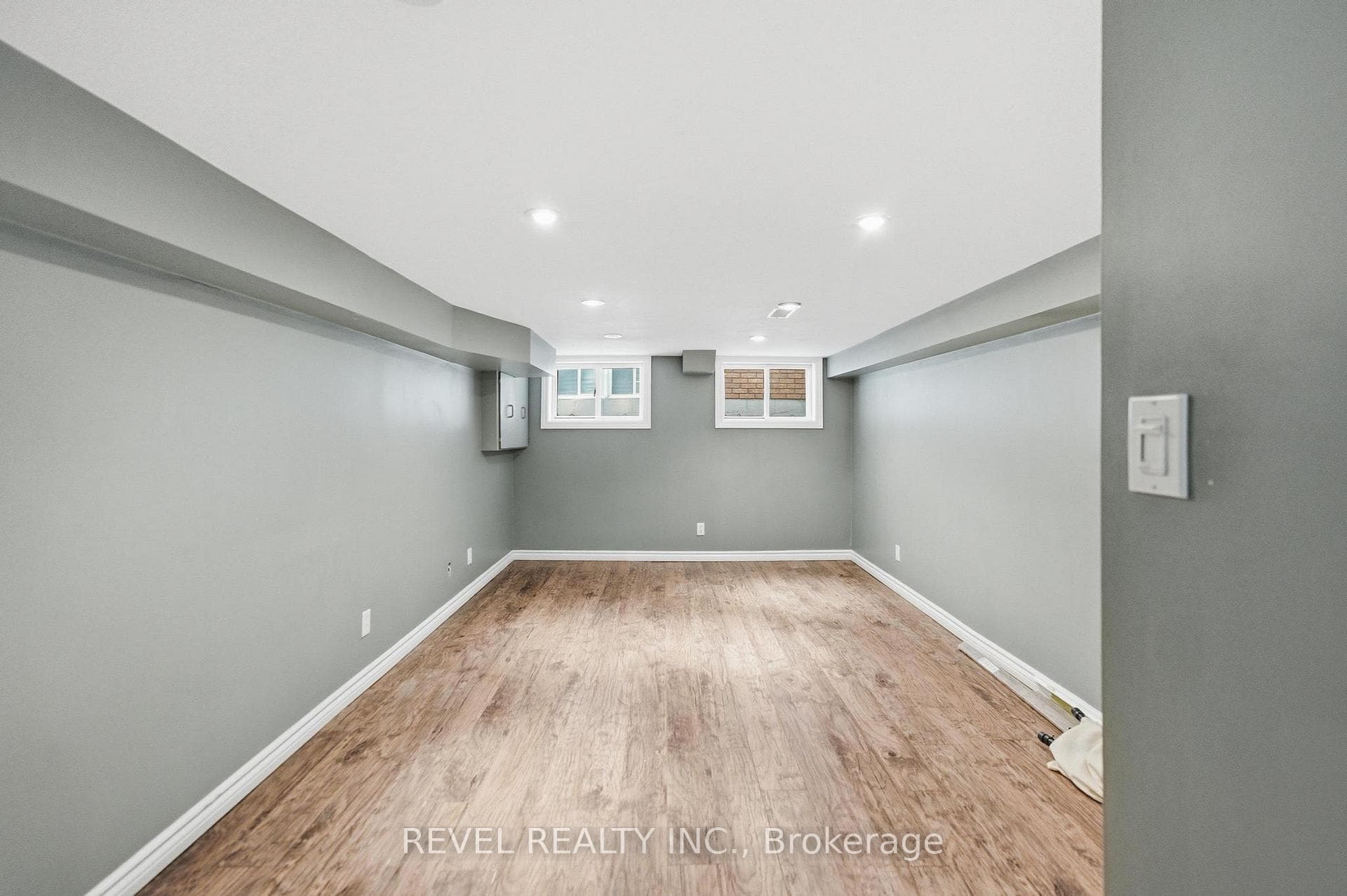 481 Upper Gage Avenue photo 23