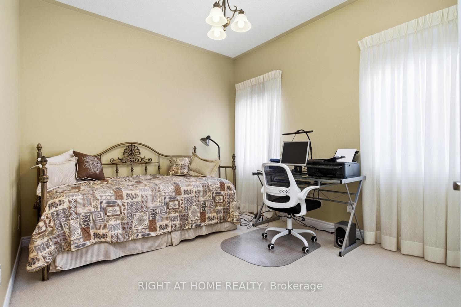 295 Waterbury Crescent photo 26
