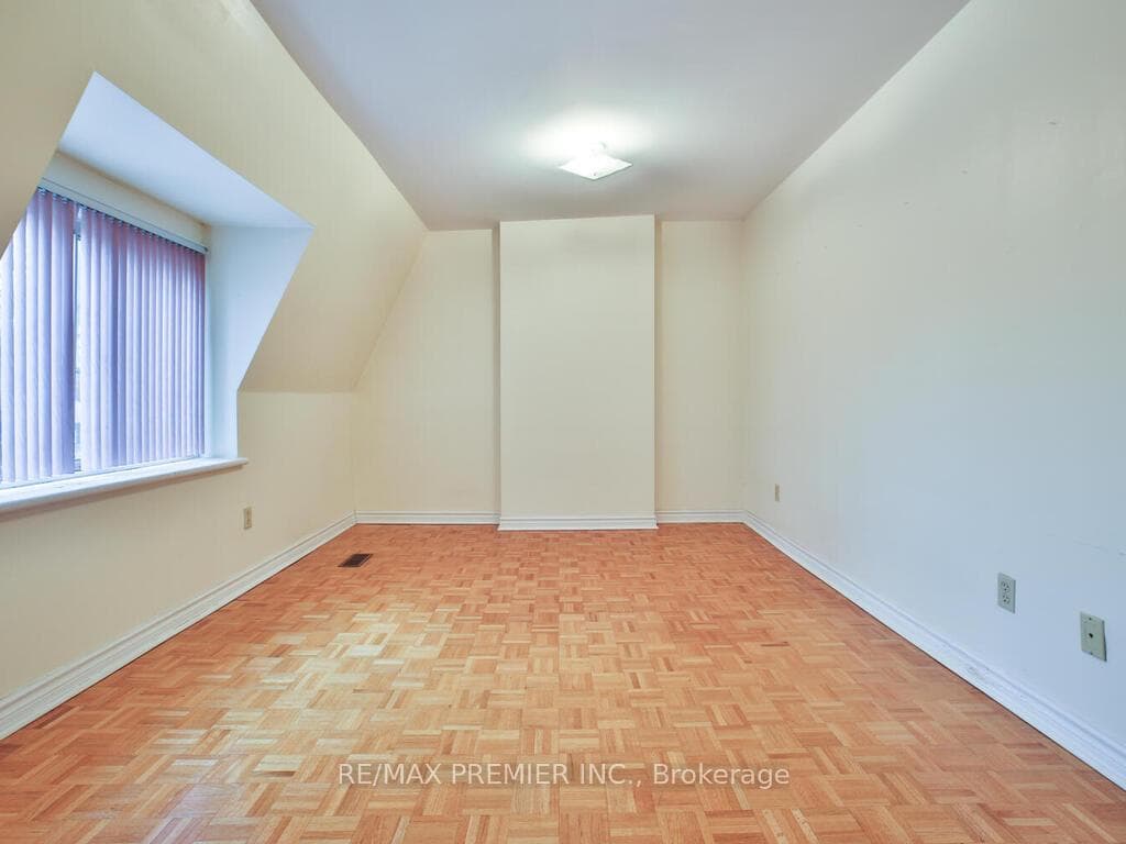 42 Simpson Avenue photo 30