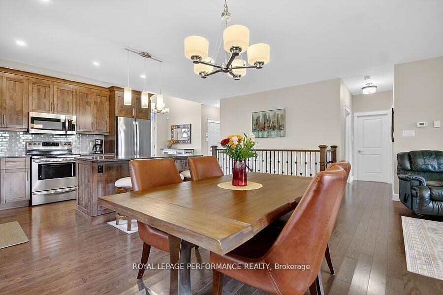 136 Sheppard Avenue photo 16