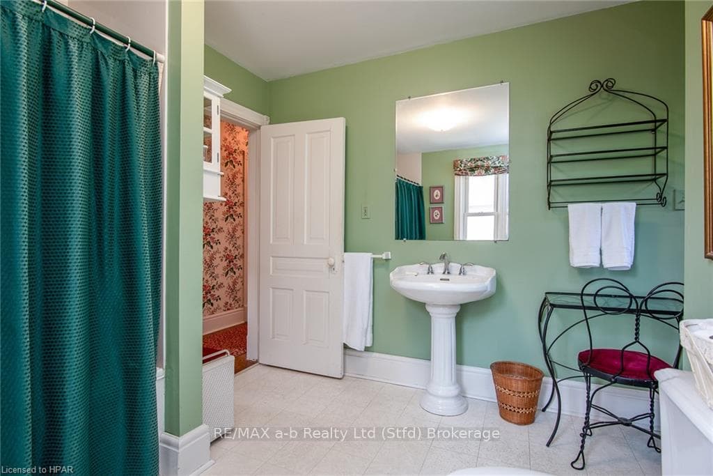 19 TROW Avenue photo 40