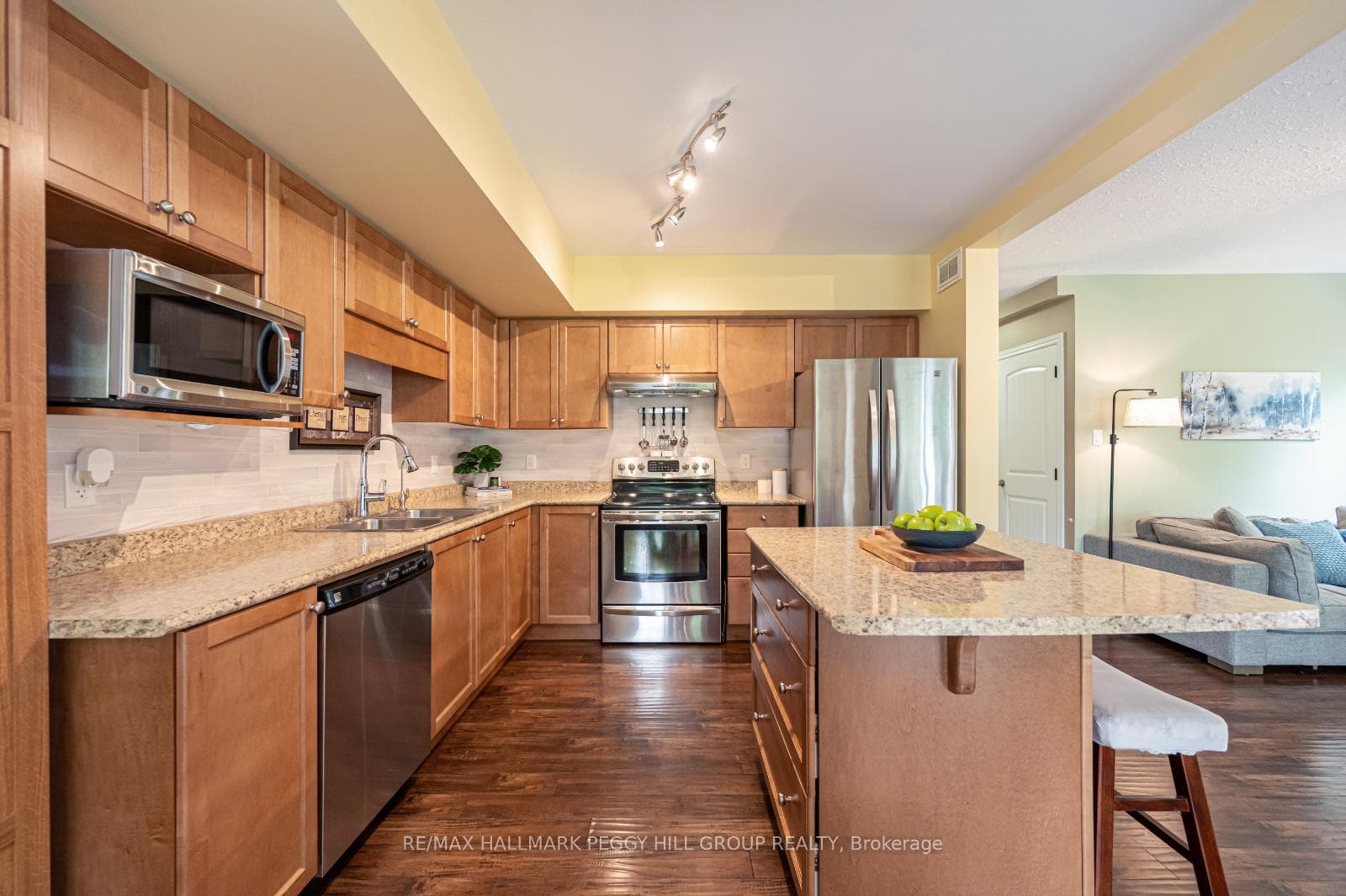 515 Victoria Street photo 4
