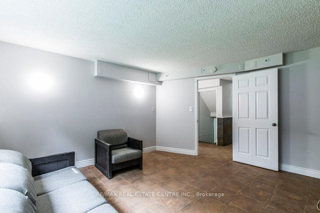 364 Meadowbrook Drive photo 20