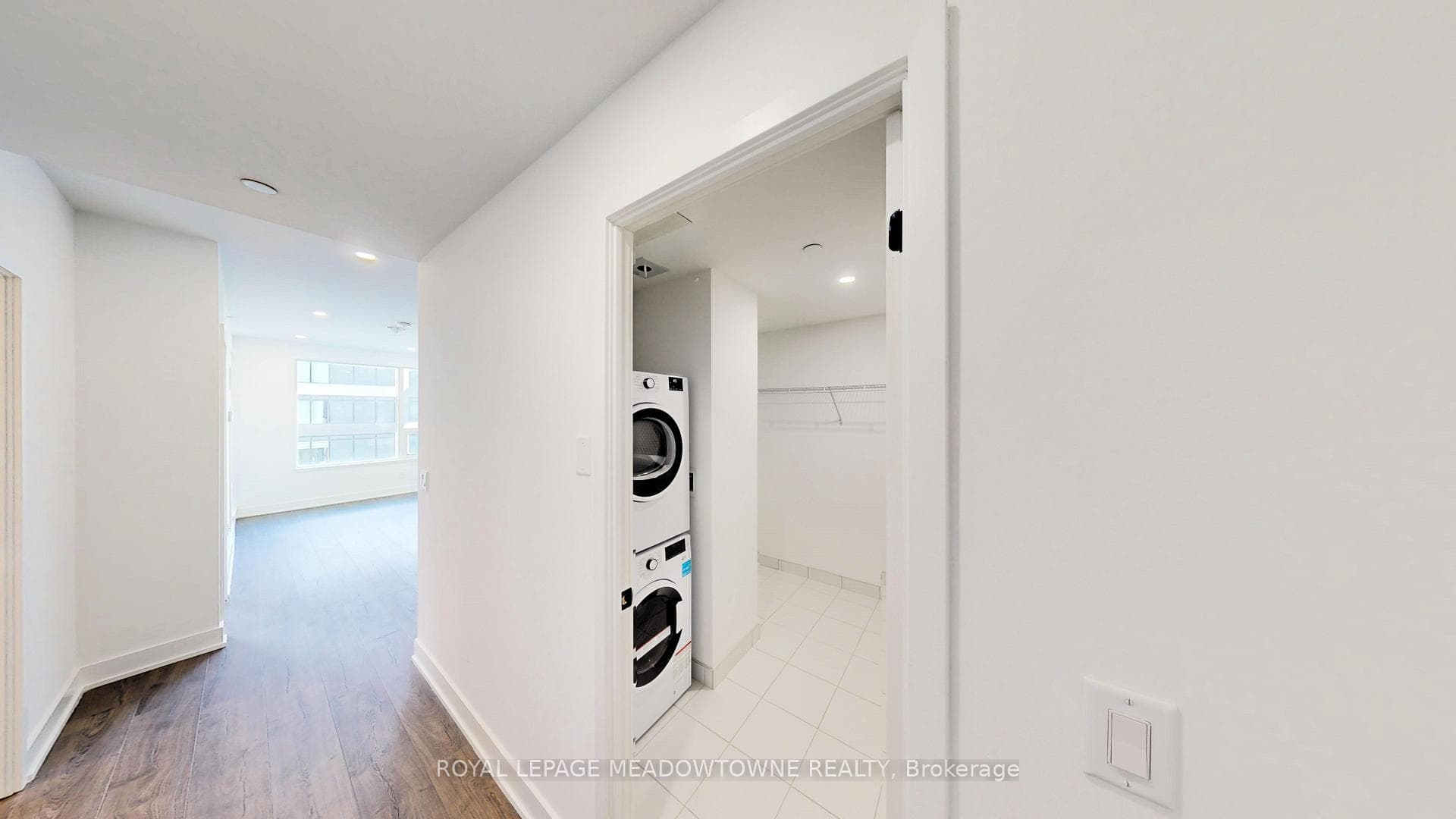 2481 Taunton Road Unit 805 photo 2