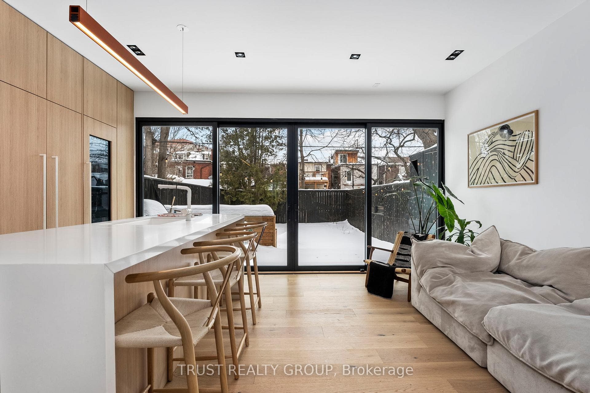 29 Perth Avenue photo 9