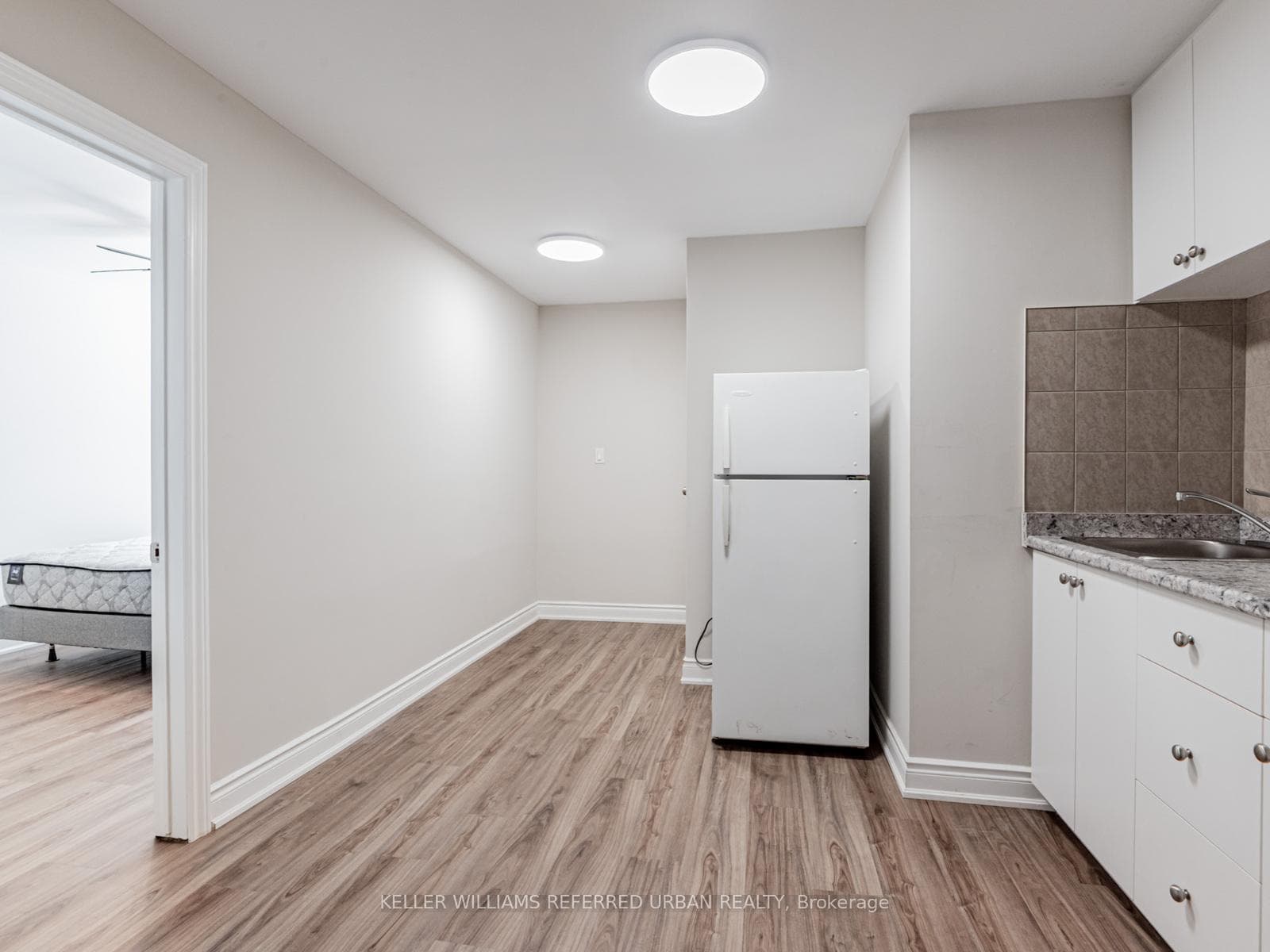 137 Shelborne Avenue Unit Basement Unit #2 photo 1