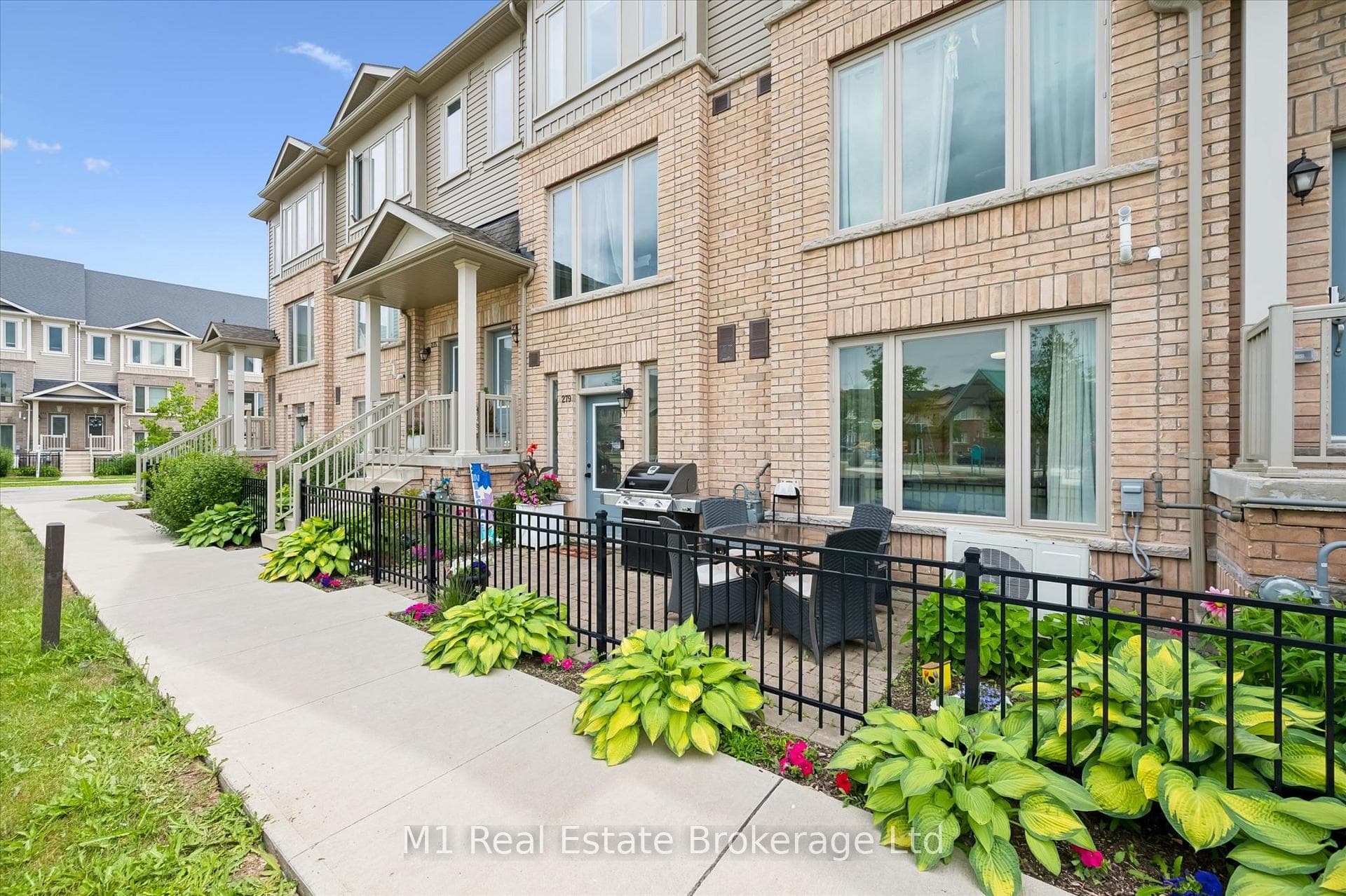 279 Law Drive photo 4