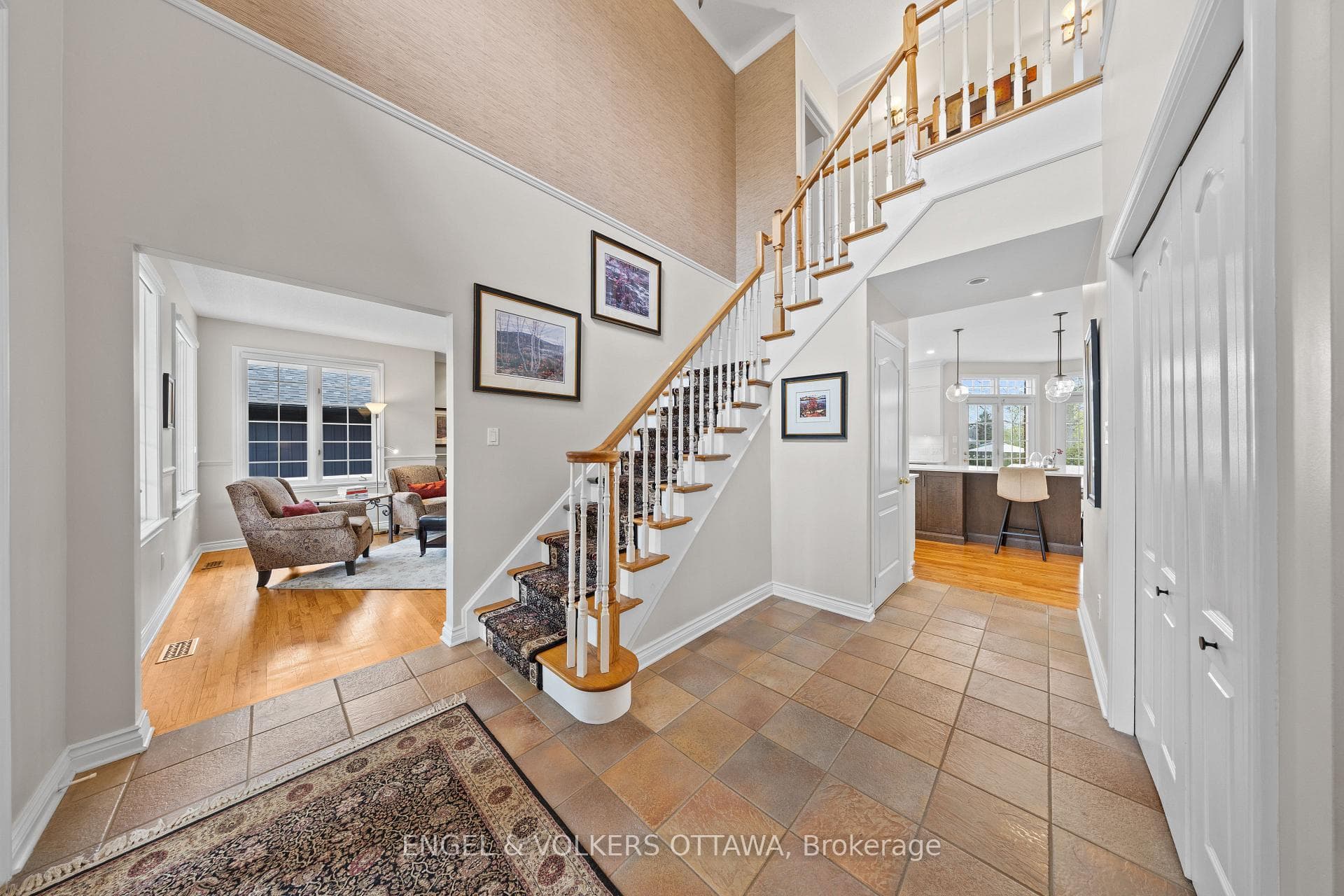 1014 Stormont Street photo 4