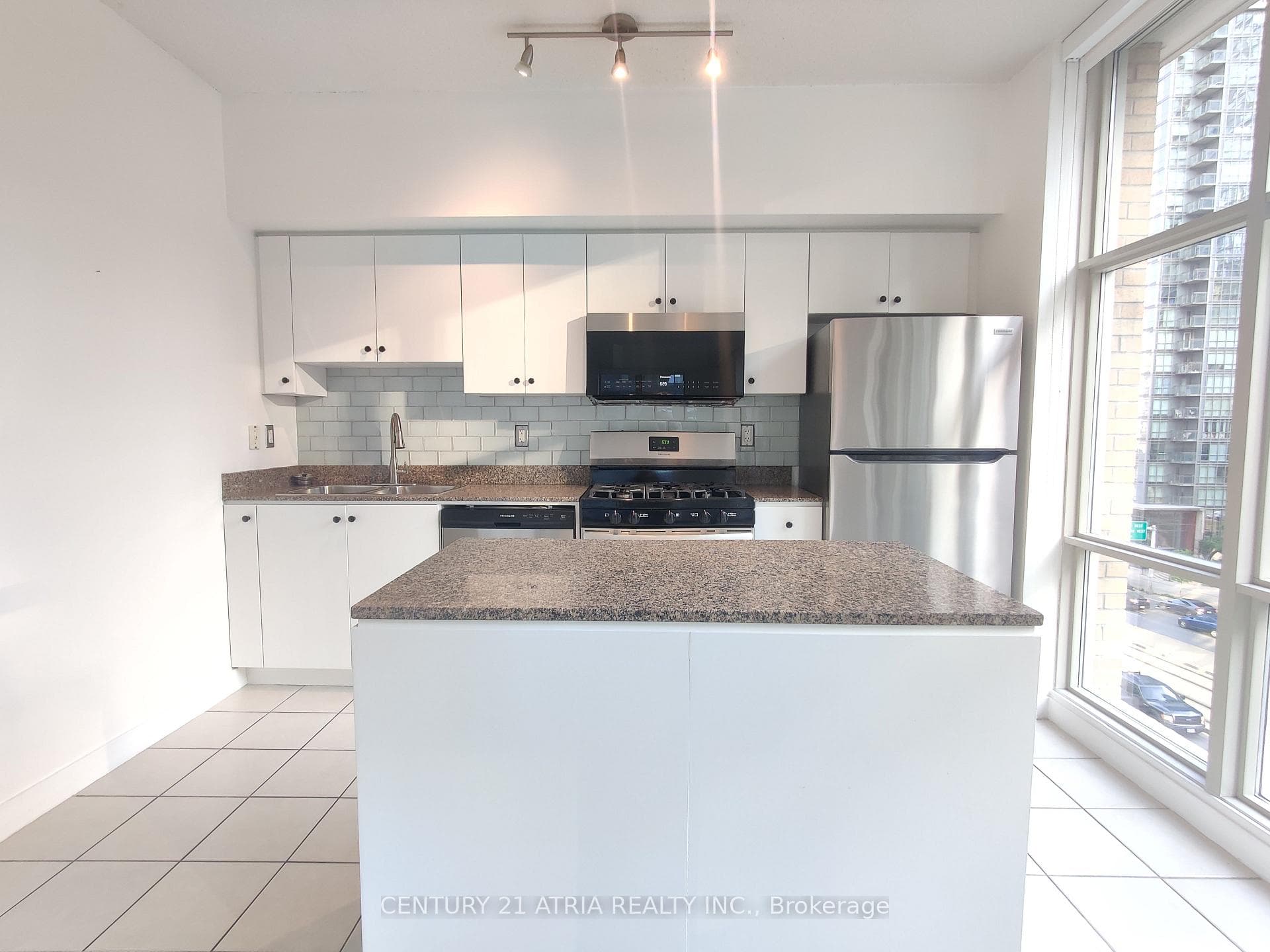 9 Spadina Avenue Unit 511 photo 6