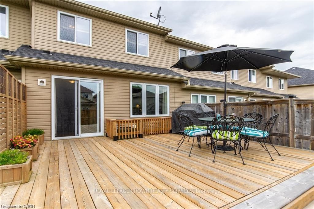 955 Zeller Crescent photo 21